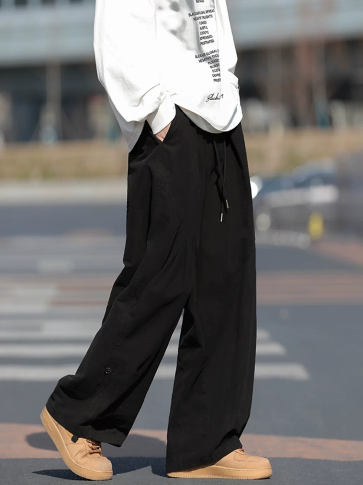 Quần cityboy phong cách Nhật Bản mùa xuân thu dành cho nam, quần dài chạm đất đa năng, dáng suông, quần cargo ống rộng thoải mái.