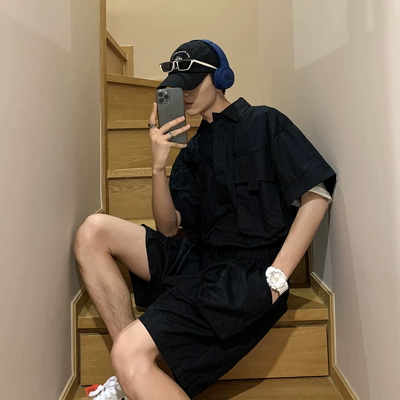 Bộ trang phục phong cách Nhật Bản cá tính dành cho nam giới, áo sơ mi ngắn tay và bộ jumpsuit rộng rãi hợp thời trang mùa hè.