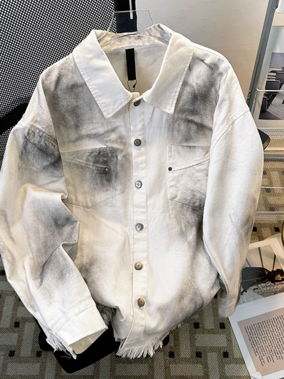 Áo khoác denim in chữ, kiểu dáng rách cá tính dành cho nam, áo khoác kiểu Mỹ thời thượng mùa xuân thu, áo khoác rộng rãi, phong cách công sở cá tính.