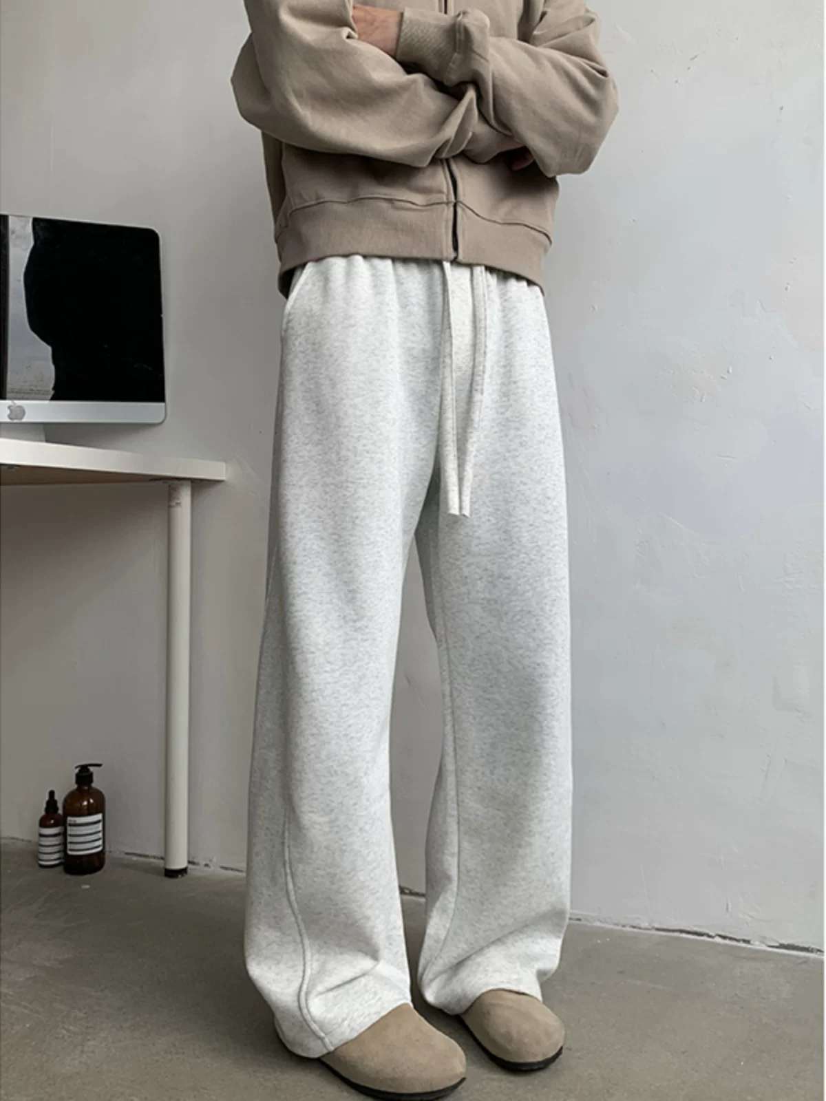 Quần thể thao nam dáng cong cleanfit, phong cách Mỹ thời thượng, quần suông thoải mái, quần ống rộng dài chạm đất đa năng.