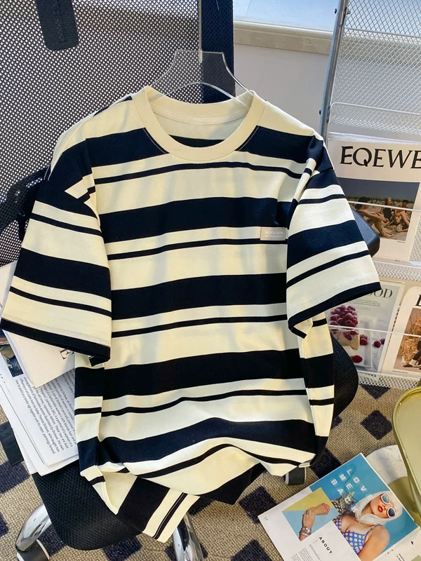 Áo thun sọc nam, dáng rộng mùa hè, cổ tròn, áo kiểu giản dị hợp thời trang, phong cách Nhật Bản, phong cách Hồng Kông, áo thun ngắn tay dành cho cặp đôi sinh viên.