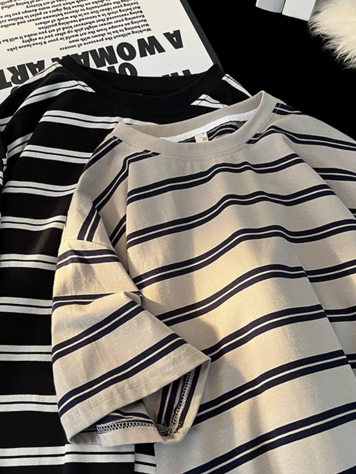 Áo thun kẻ sọc retro Mỹ dành cho nam, tay ngắn, chất liệu cotton dày dặn, dáng rộng, áo cặp đôi thời trang mùa hè đa năng.