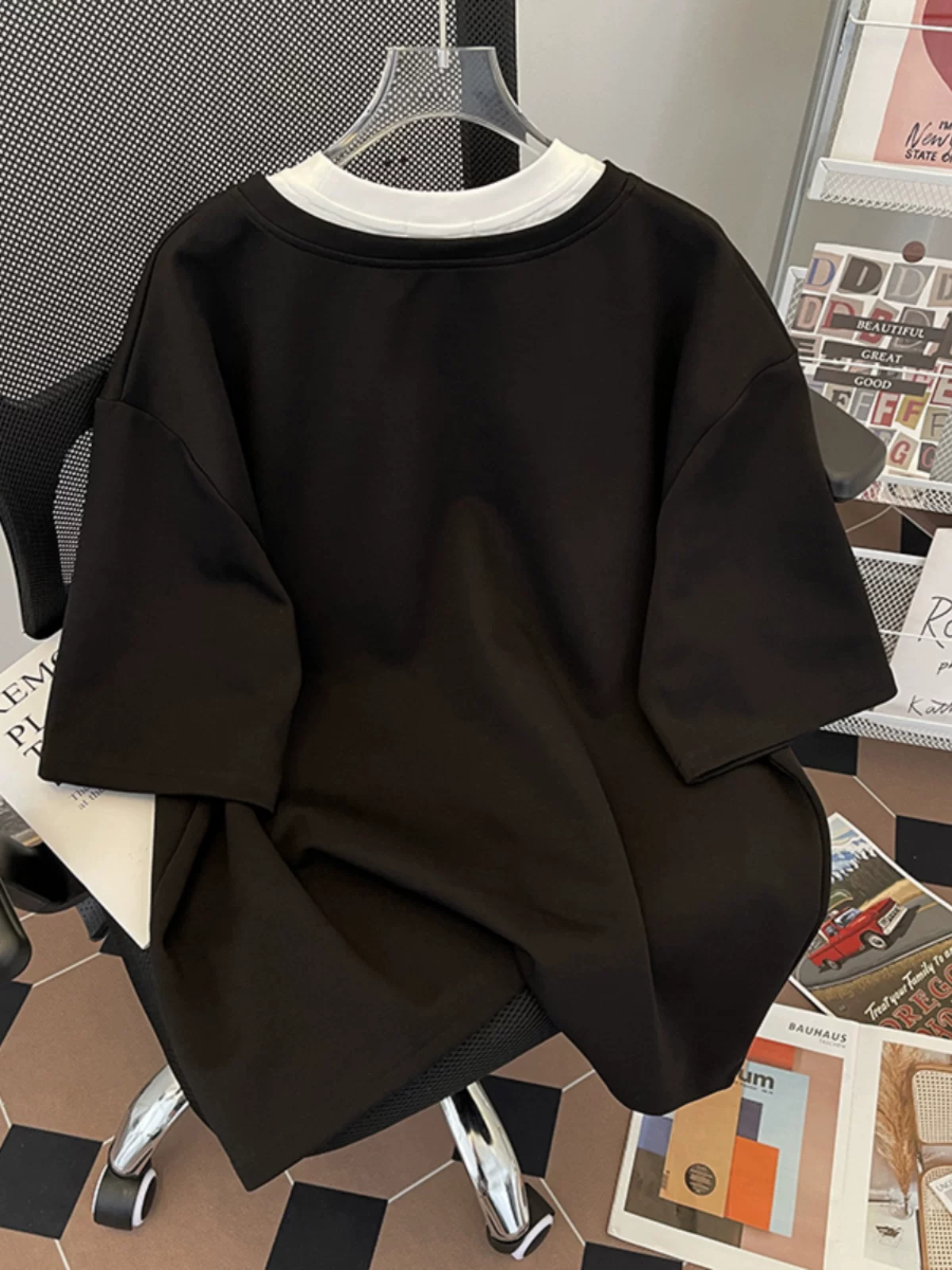 Áo thun nam cổ chữ V giả hai lớp, chất liệu dày dặn, tay ngắn, thiết kế rộng rãi, kiểu dáng thời trang mùa hè, phong cách Mỹ, áo đôi tay lửng.