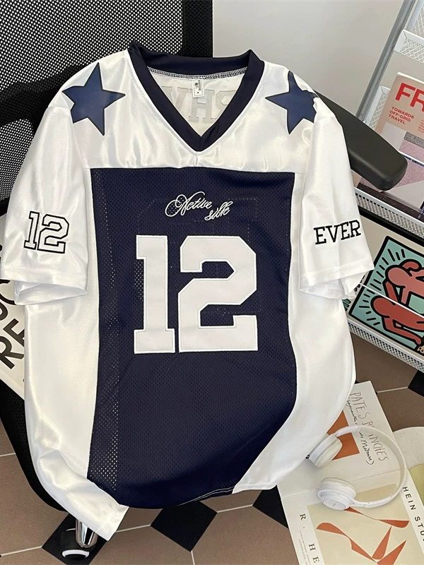 Áo thun cổ V kiểu Mỹ retro dành cho nam và nữ, áo phông ngắn tay mùa hè 2025 dáng rộng thoải mái, áo thể thao lưới kỹ thuật số