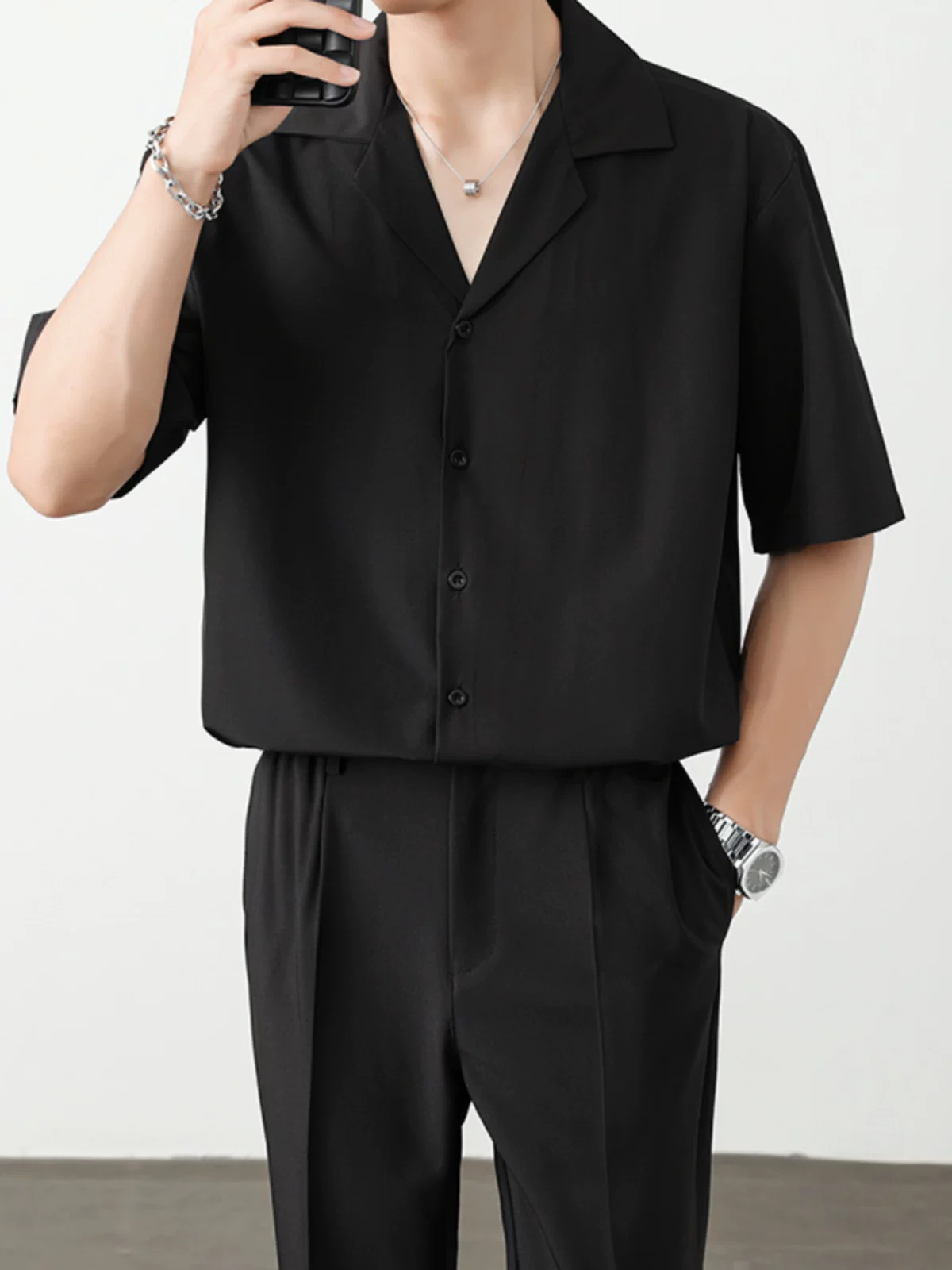 Áo sơ mi ngắn tay bằng vải lụa băng dành cho nam, áo sơ mi cổ Cuba kiểu Mỹ, dáng rộng, hợp thời trang mùa hè, phong cách trưởng thành, áo kiểu mát mẻ và sành điệu.