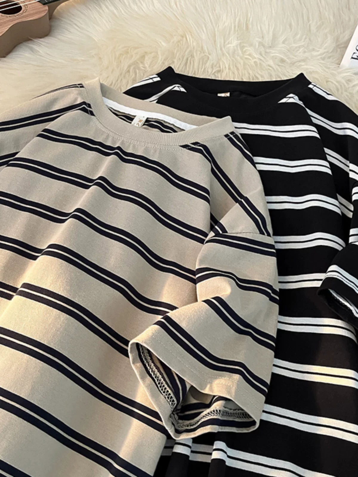 Áo thun kẻ sọc retro Mỹ dành cho nam, tay ngắn, chất liệu cotton dày dặn, dáng rộng, áo cặp đôi thời trang mùa hè đa năng.