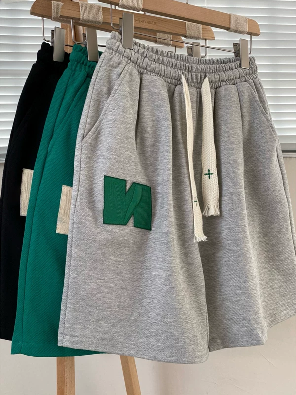 Quần short thêu kiểu Mỹ dành cho nam, quần vải waffle thương hiệu thời thượng mùa hè, quần short thể thao rộng rãi phong cách đường phố.