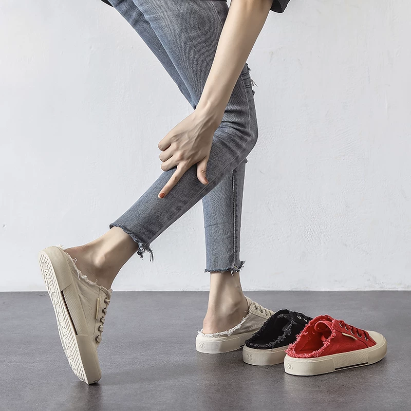 Giày mules vải bố nữ, kiểu mới hè 2026, giày trắng vintage phong cách cũ kỹ, dép lười dễ mang.