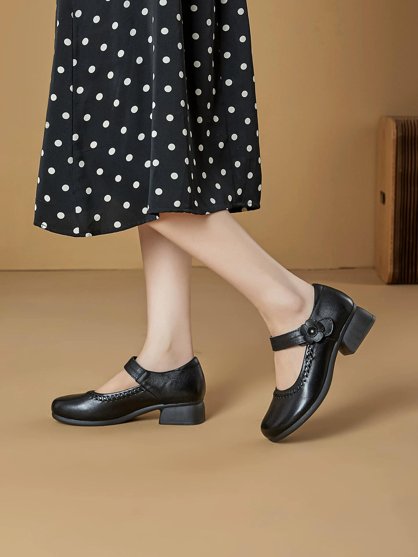 Giày Mary Jane da thật phong cách retro dành cho nữ, gót dày đế cao, giày da kiểu mẹ thời trang, mẫu mới xuân 2026, giày bệt mũi nông.