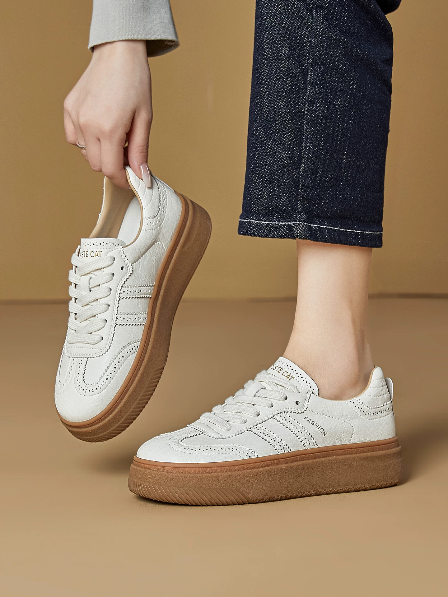 Giày tập luyện kiểu Brock dành cho nữ, giày thể thao đế dày tăng chiều cao phong cách retro, mẫu mới mùa xuân 2026, giày thể thao da thật màu trắng.