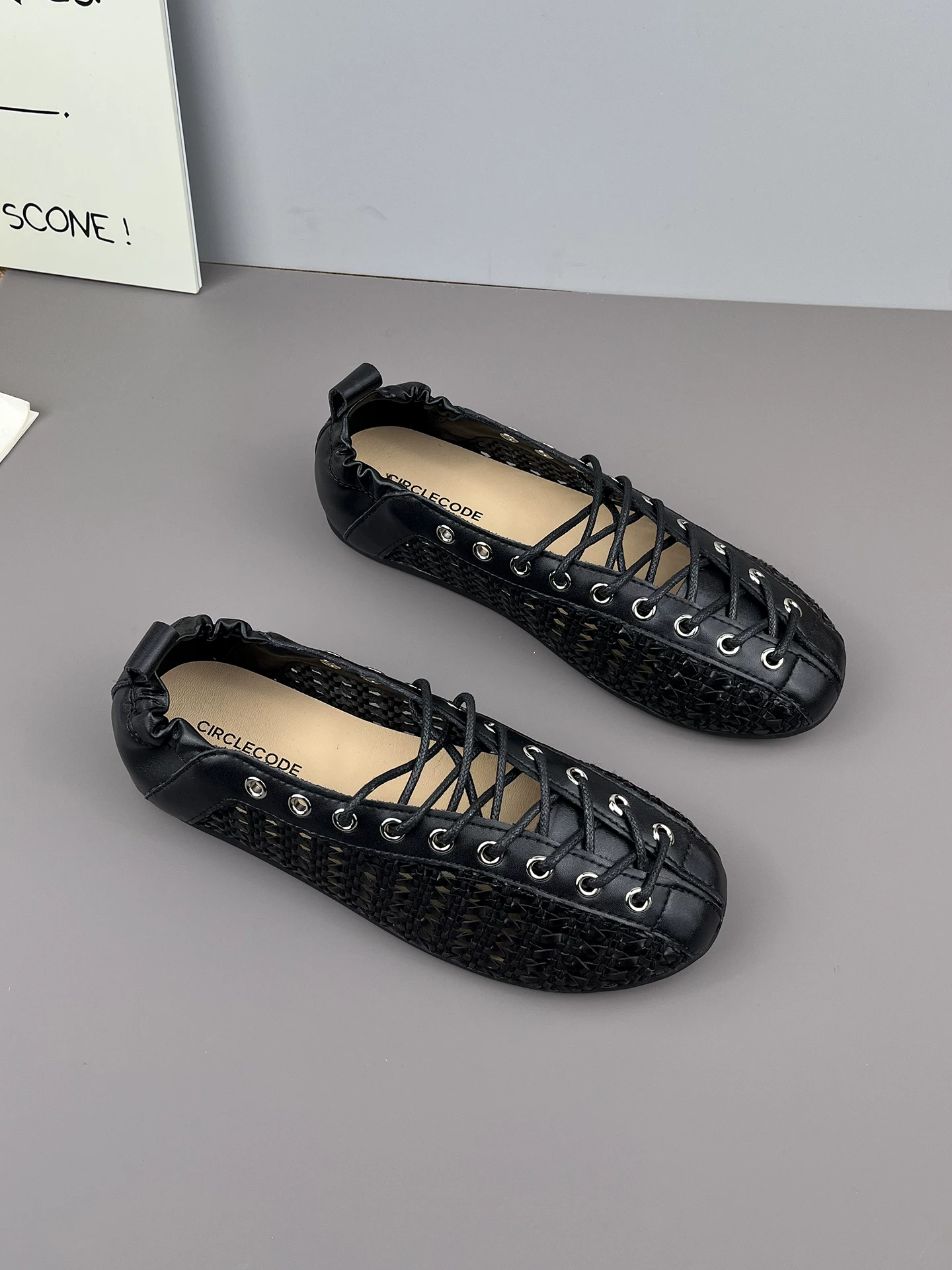 Giày sandal Mary Jane kiểu Pháp dành cho nữ, giày ba lê dệt rỗng, giày bệt miệng nông thời trang mới mùa hè 2026.