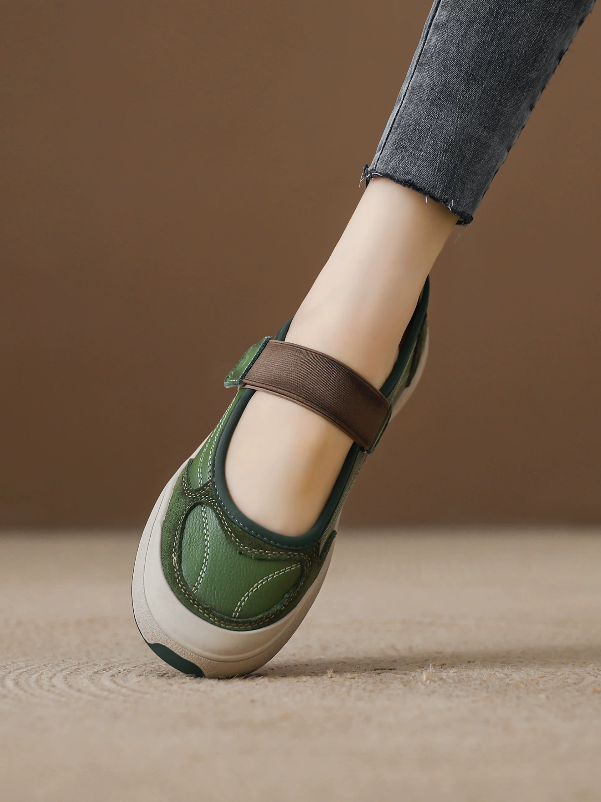 Giày Velcro Mary Jane dành cho nữ, da thật, đế dày, quai đơn, đế bằng miệng nông, kiểu mới mùa xuân 2026, giày thường ngày đế mềm.
