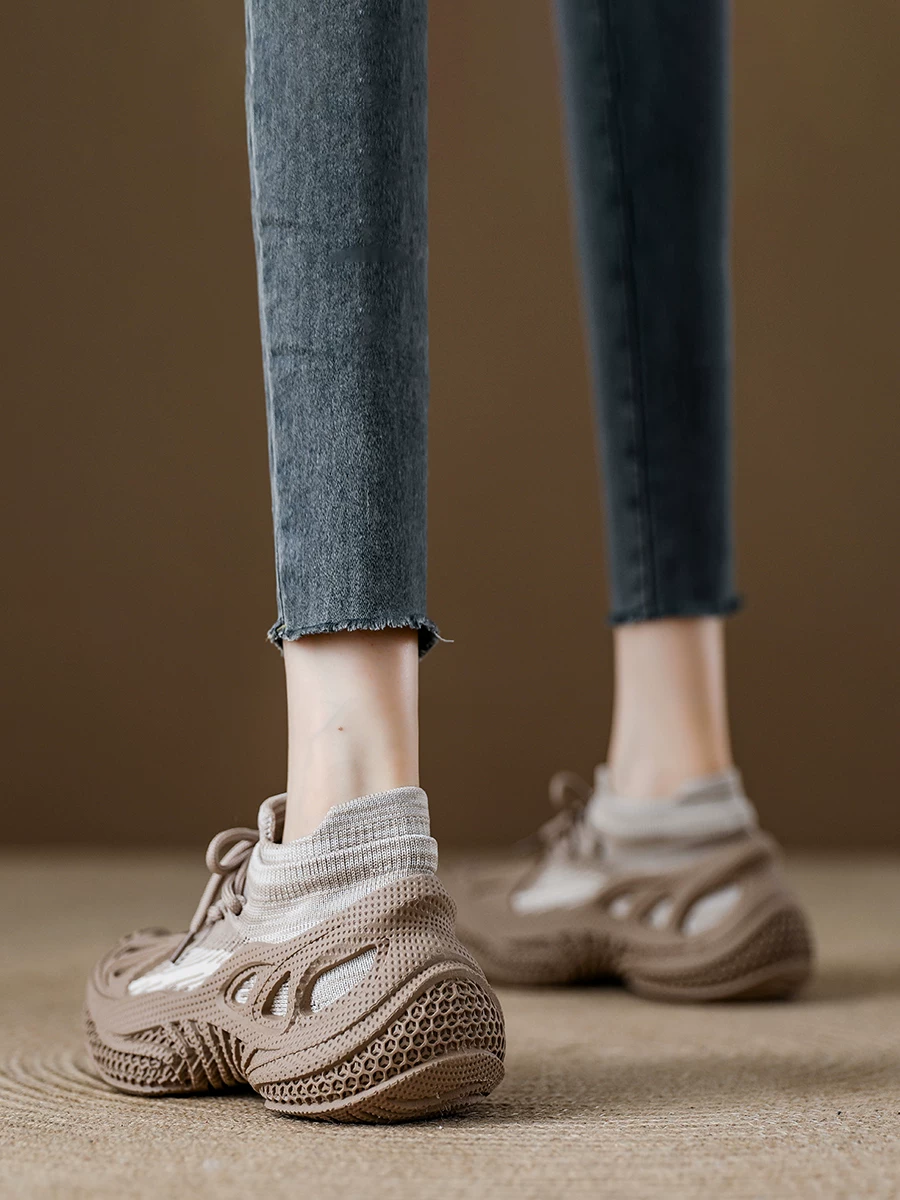 Giày tất dệt kim dành cho nữ, giày bố đế dày tăng chiều cao, giày thể thao Yeezy nhẹ thoáng khí mới mùa thu 2026.