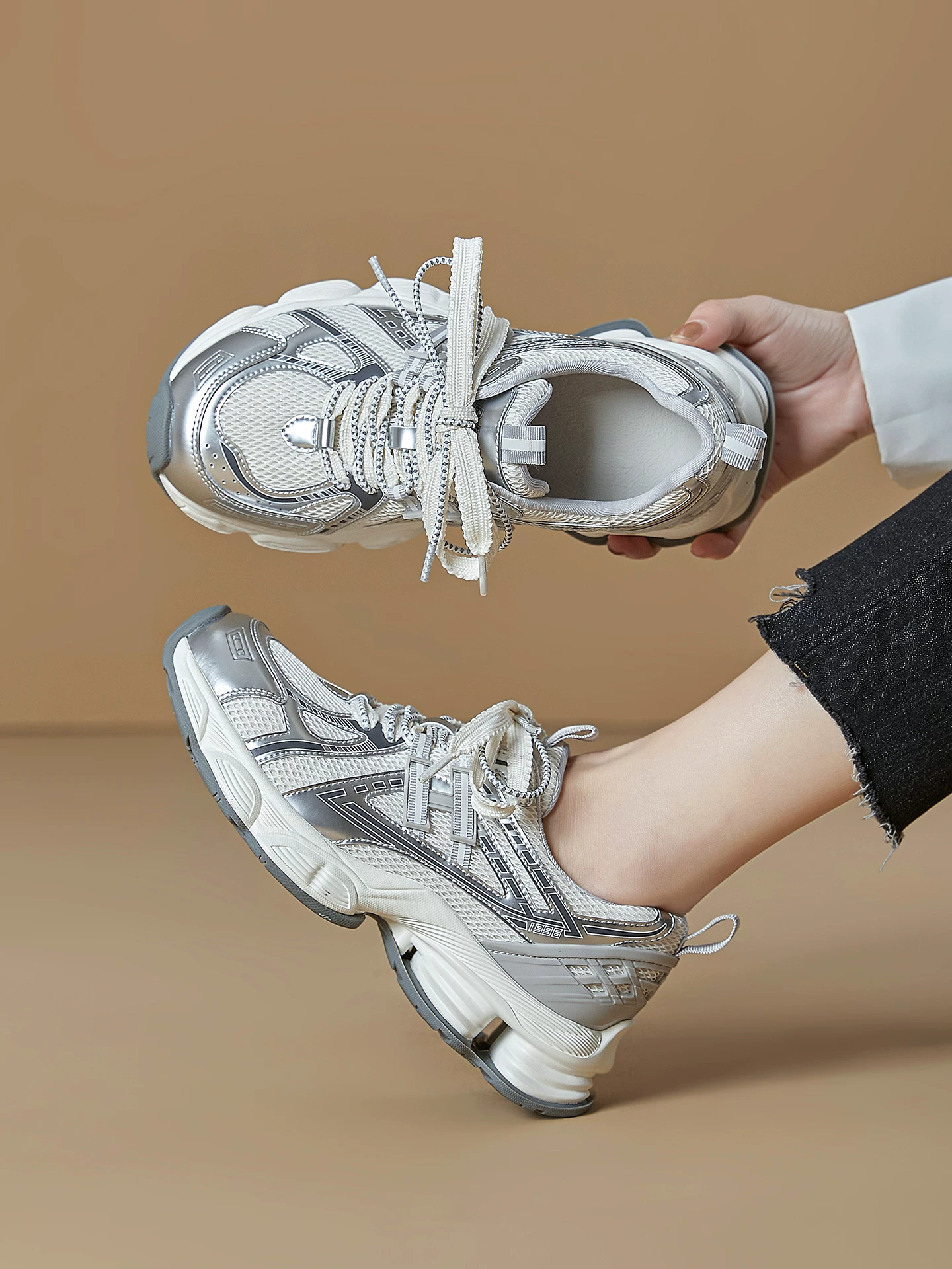 Giày thể thao Silver Dad dành cho nữ, giày đế dày tăng chiều cao, mẫu mới mùa xuân 2026, giày thể thao lưới thoáng khí nhẹ và thoải mái.