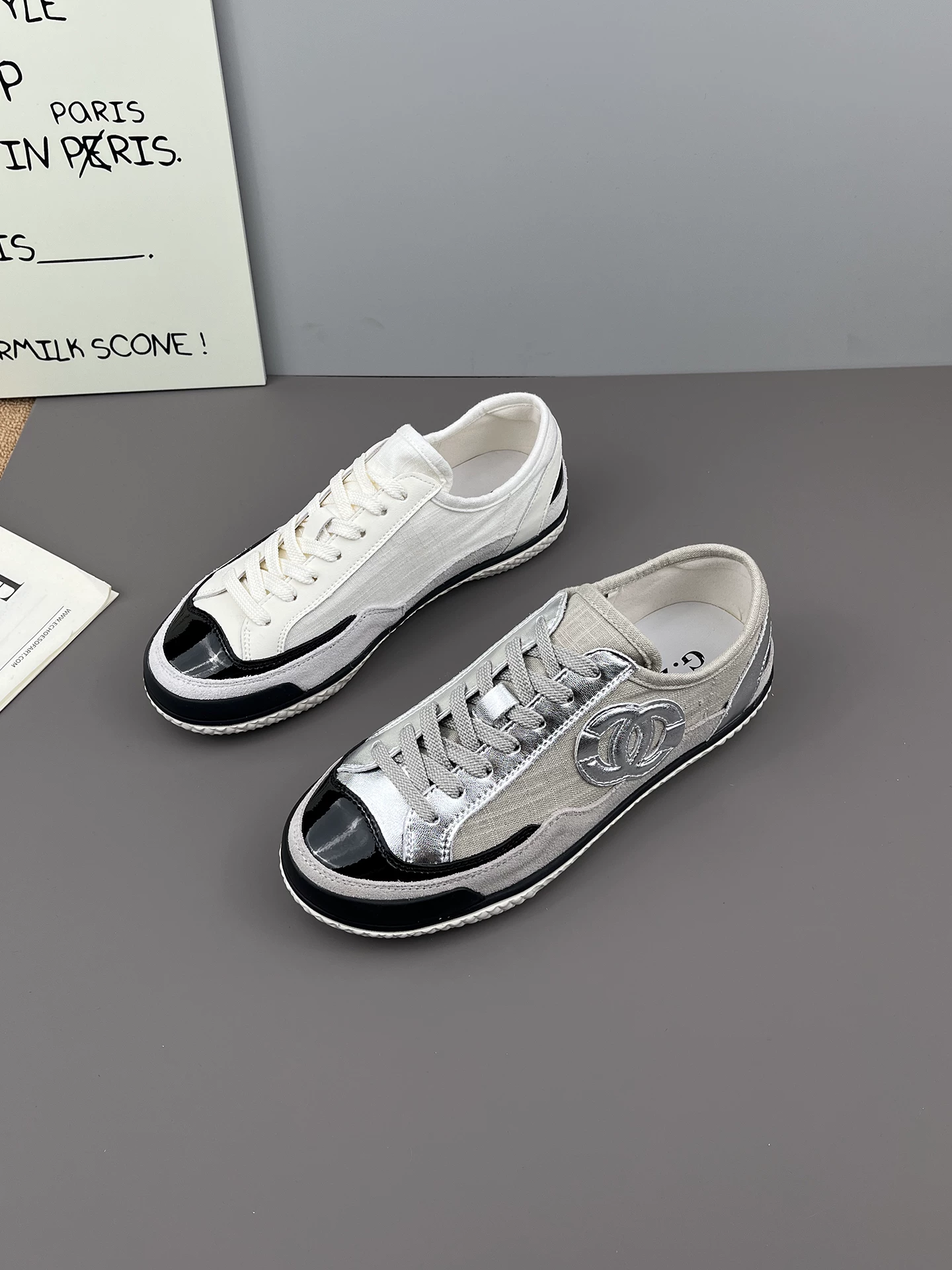 Giày vải lanh kiểu Chanel dành cho nữ, giày thể thao đế bằng, giày tập luyện màu trắng đế mềm thoáng khí mùa hè 2026 của Đức.