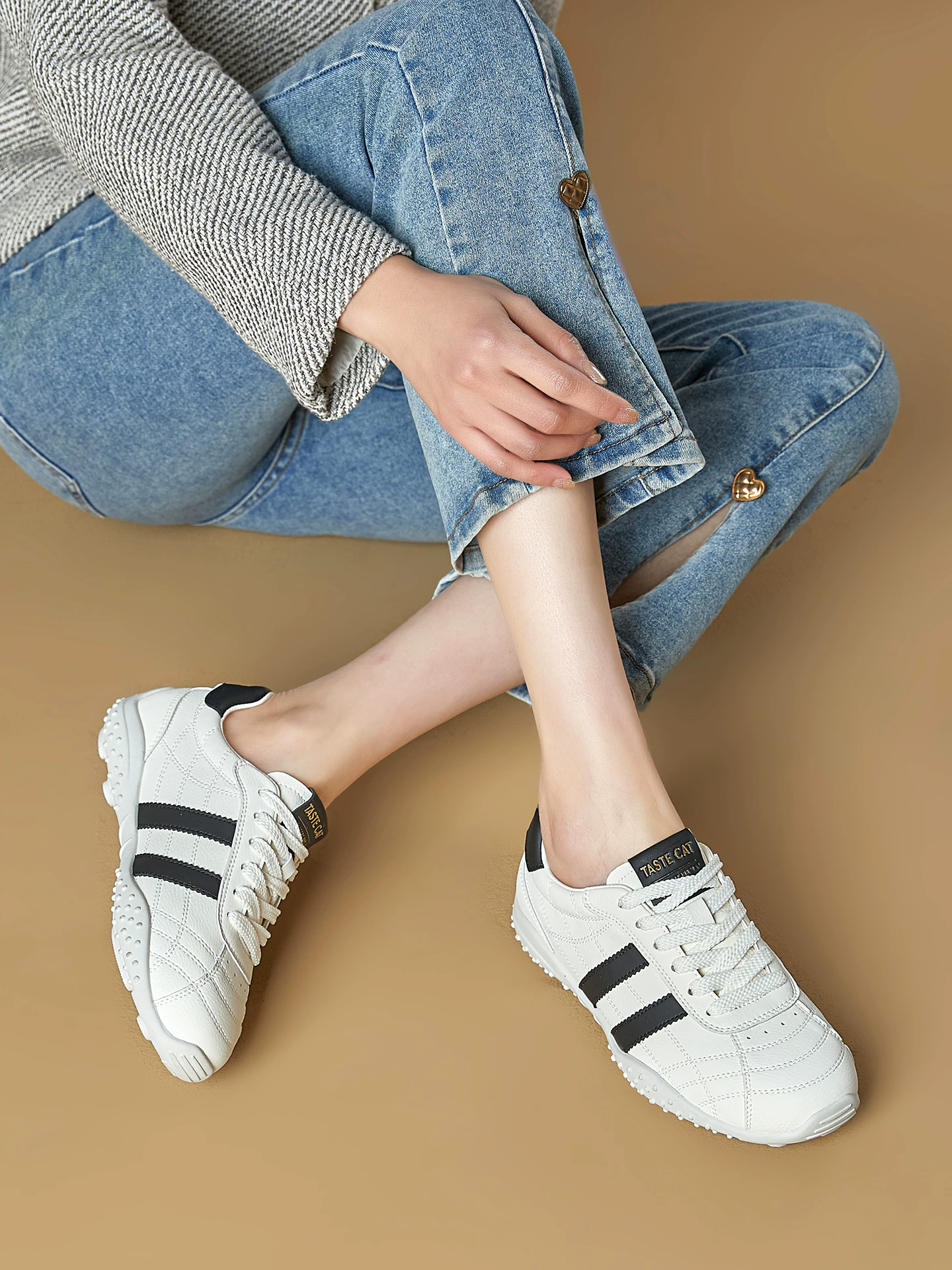 Giày tập luyện Đức đế mềm thoải mái dành cho nữ, giày thể thao màu trắng, mẫu mới mùa xuân 2026, giày thể thao chạy bộ bằng da thật thoáng khí.