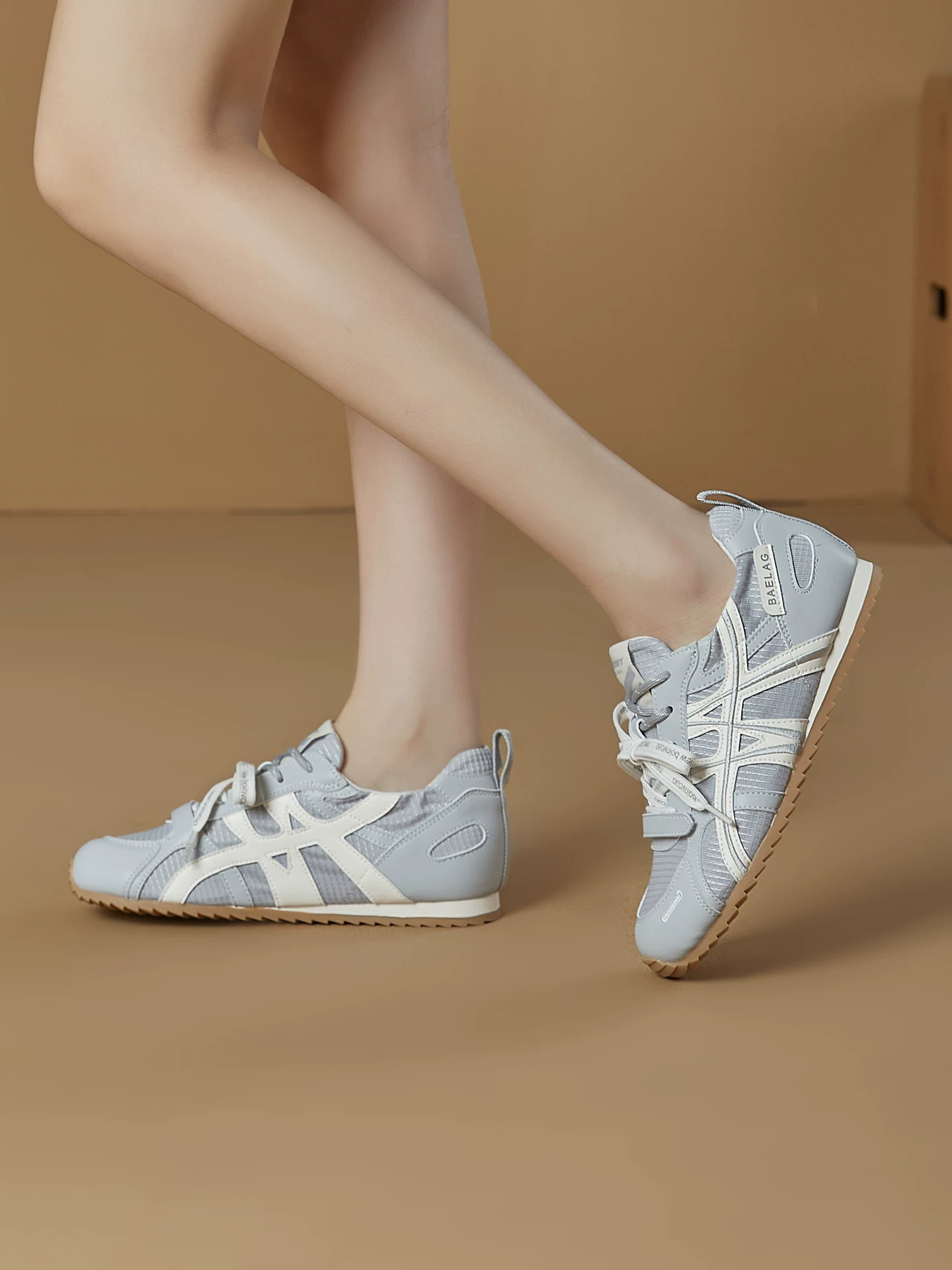 Giày tập luyện kiểu ballet dành cho nữ, giày đế mềm nhẹ, giày thể thao ngoài trời thoáng khí lưới mỏng mùa hè 2026.