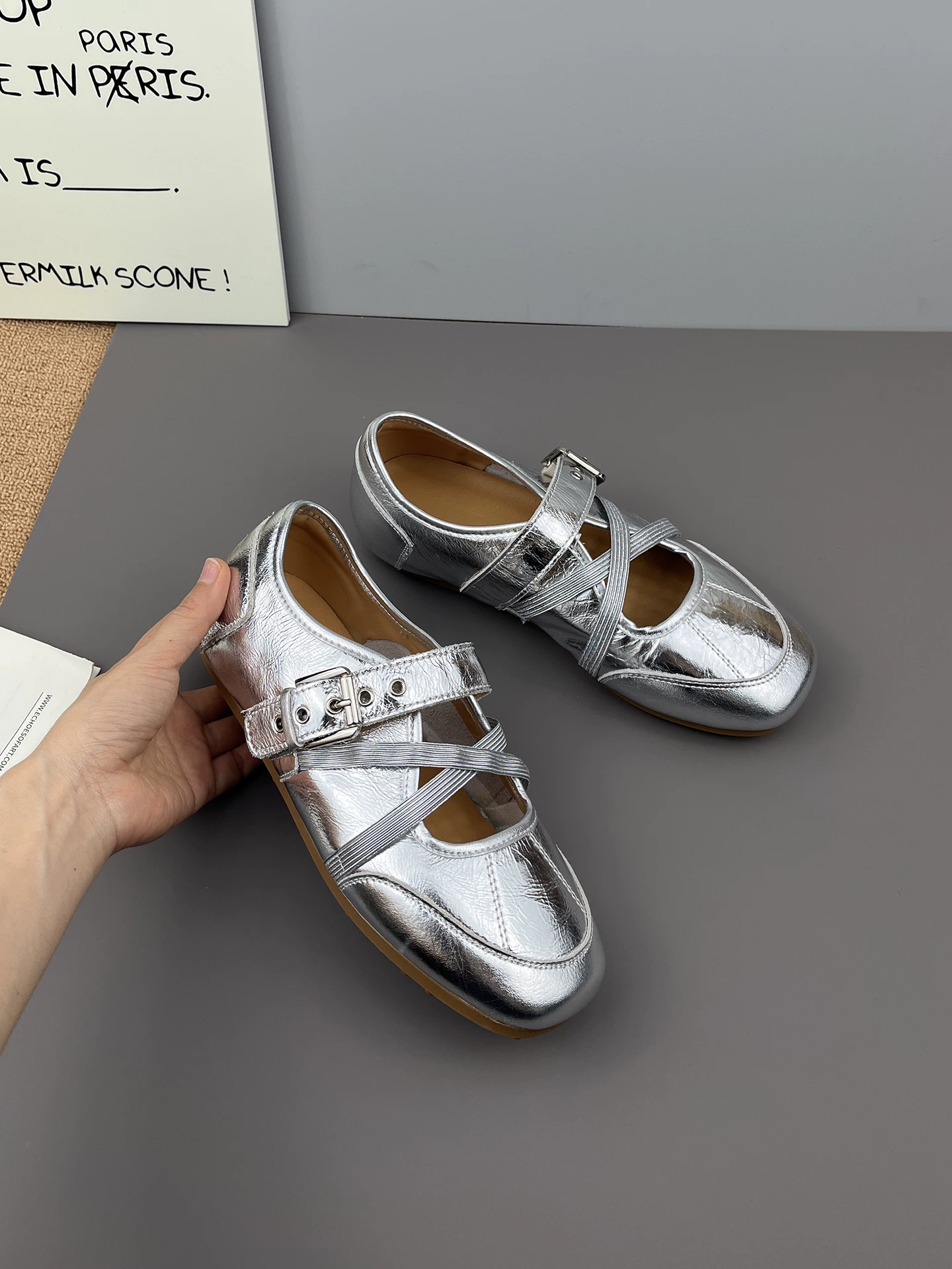 Giày Mary Jane quai chéo kiểu Pháp dành cho nữ, giày múa ba lê đế mềm, mẫu mới mùa hè 2026, giày đơn miệng nông bằng da thật phủ sáp dầu.