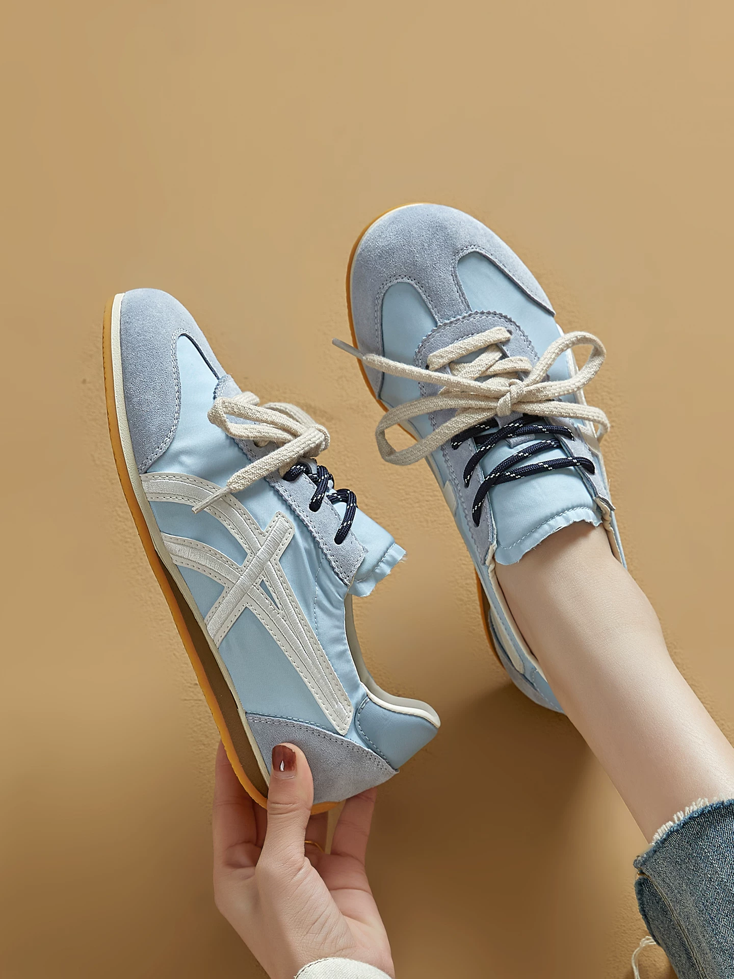 Giày tập luyện kiểu ballet dành cho nữ, đế mềm, phối màu, kiểu retro, mẫu mới xuân 2026, nhẹ, thoáng khí, giày thể thao thường ngày.