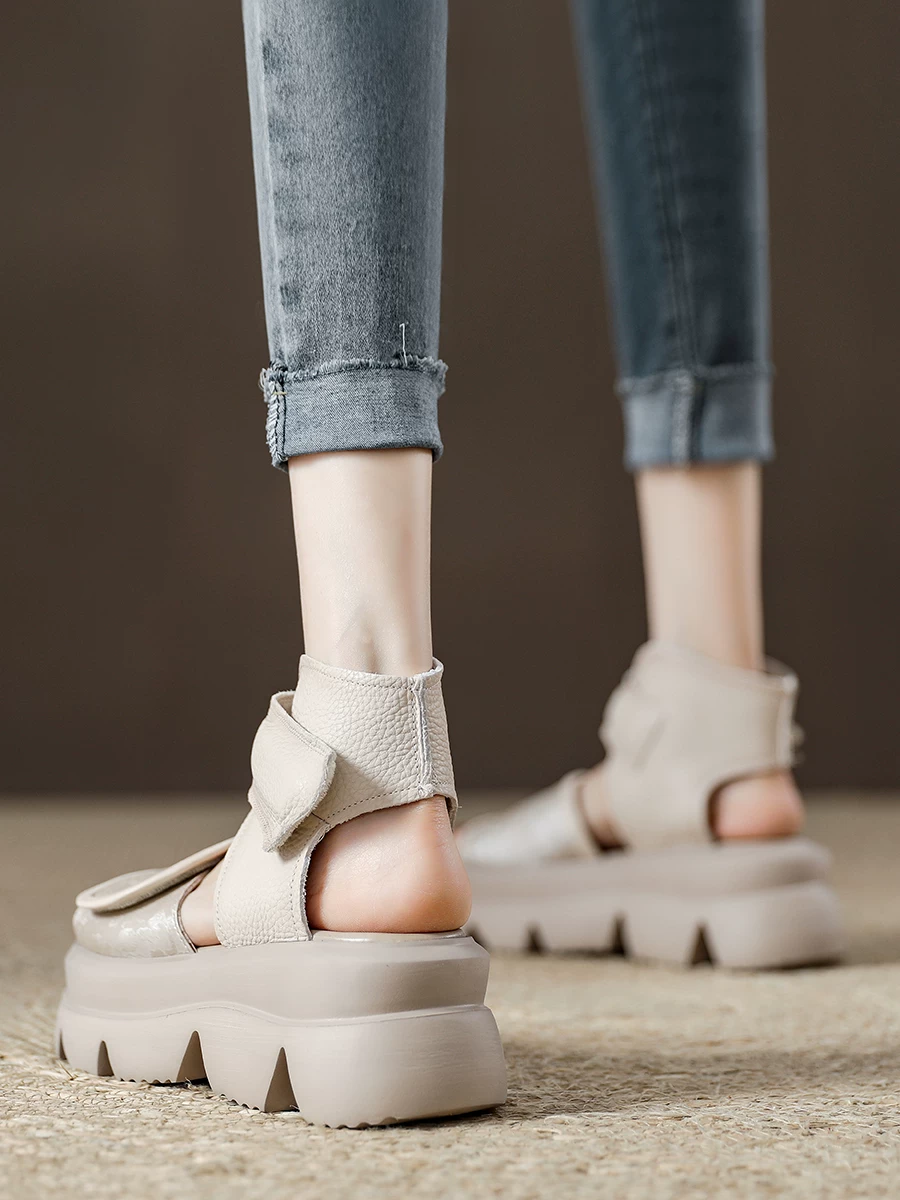 Giày sandal cao cổ dành cho nữ, đế dày, tăng chiều cao, da thật, bốt khoét lỗ, kiểu mới mùa hè 2026, da bò, giày La Mã hở mũi phong cách retro.