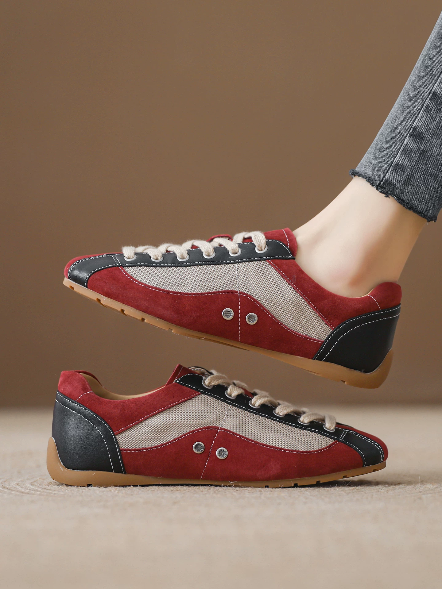 Giày tập múa ba lê retro phối màu dành cho nữ, mẫu mới xuân 2026, đế mỏng, giày chạy bộ nhẹ, thoáng khí, giày thể thao thường ngày