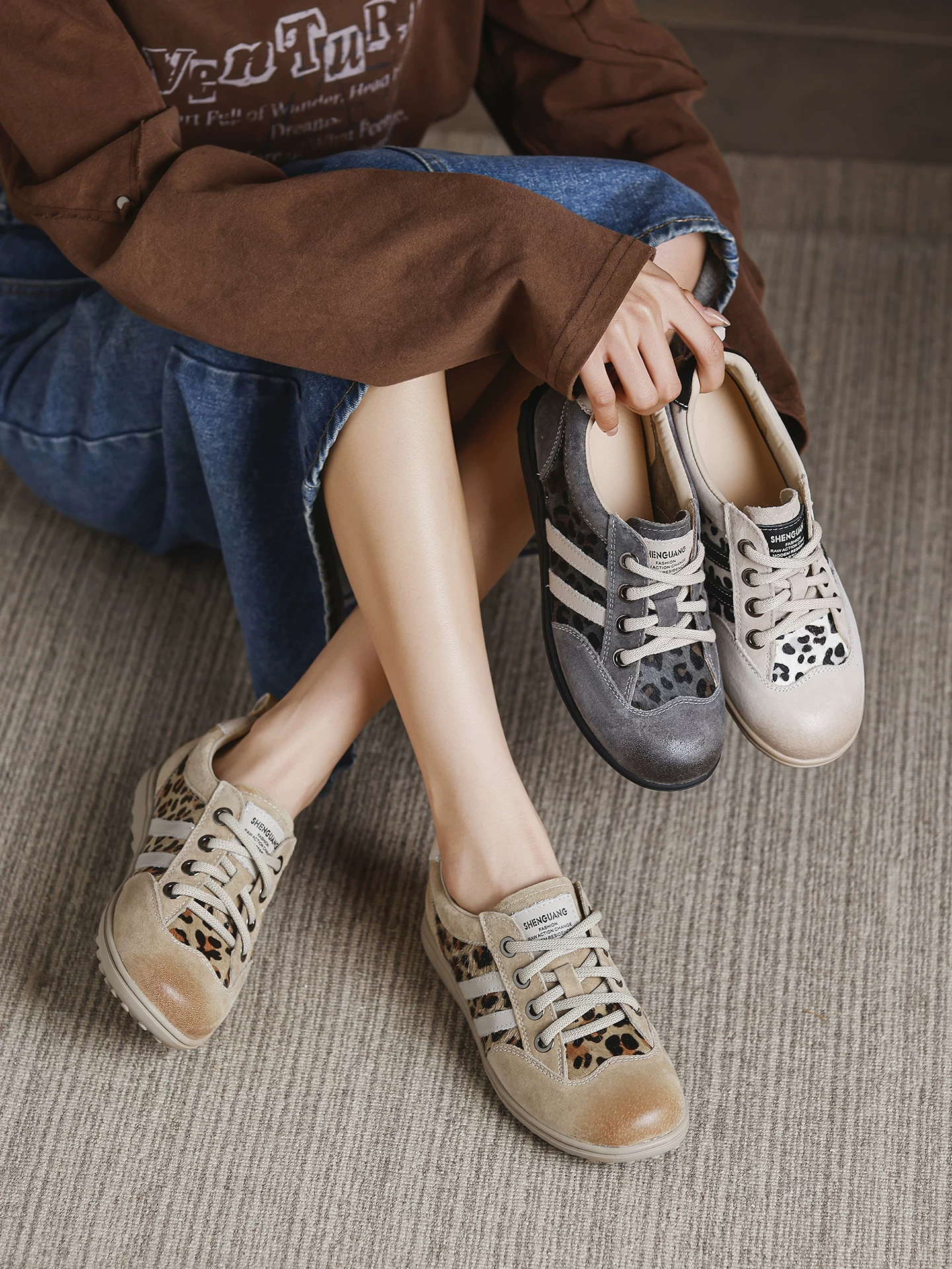 Giày tập luyện Đức in họa tiết da báo lông ngựa dành cho nữ, giày thể thao da bò kiểu retro, phong cách mới mùa xuân 2026, giày thể thao đế mềm thoải mái.