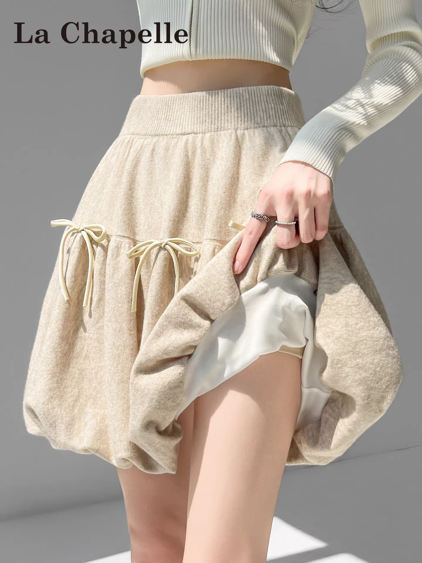 Váy ngắn dáng chữ A cao eo che hông họa tiết hoa kaki La Chapelle dành cho nữ, mẫu mới thu đông 2025, size nhỏ nhắn