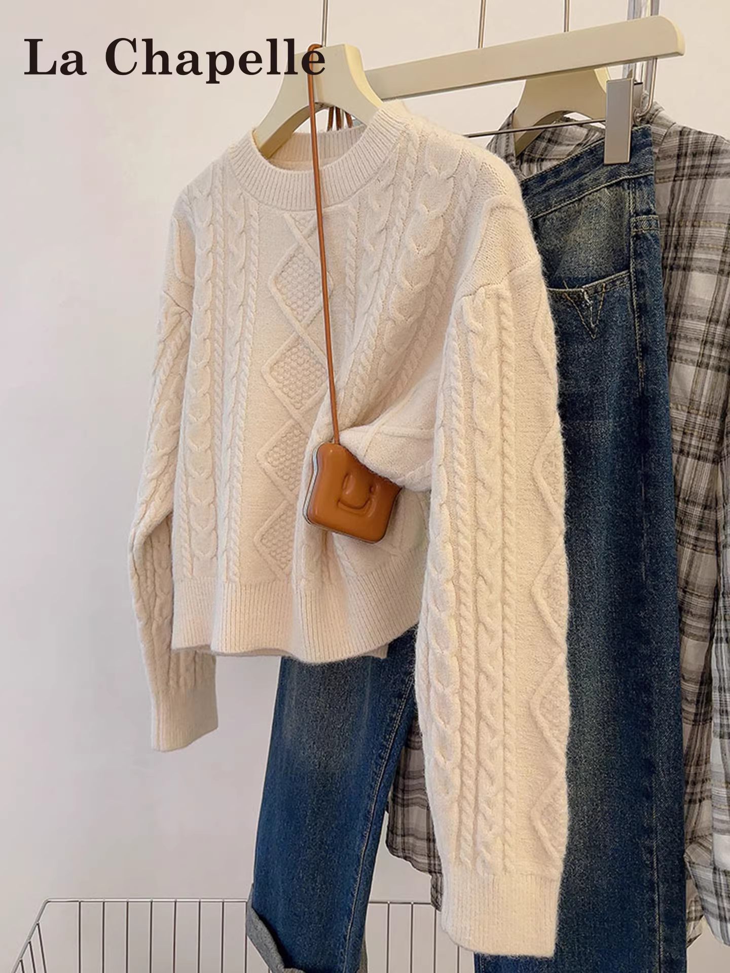 Áo len dài tay dệt kim màu trắng La Chapelle dành cho nữ, kiểu dáng thu đông mới 2025, áo lót bên trong nhỏ nhắn.