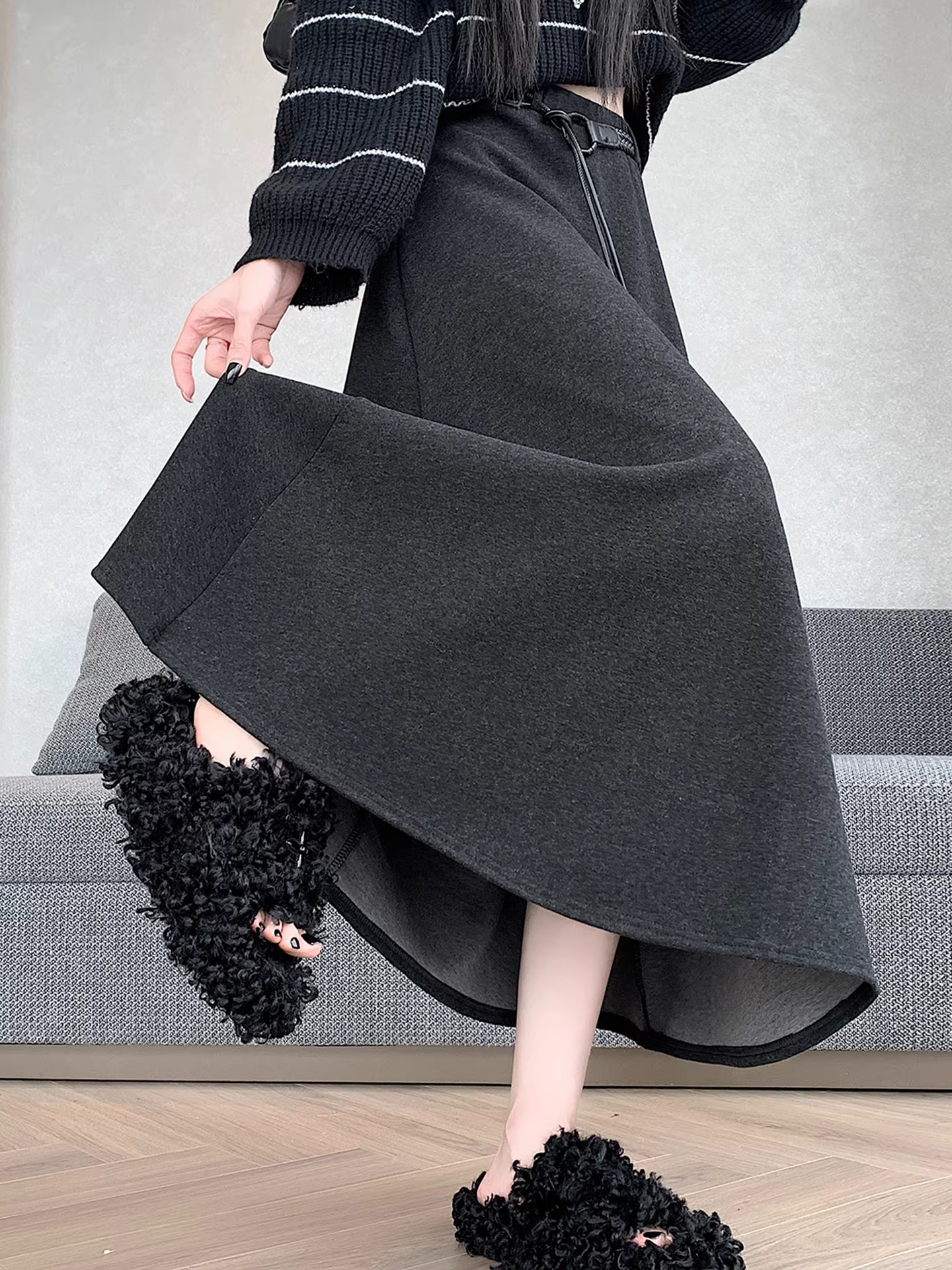 Váy len màu xám La Chapelle dành cho nữ 2025, kiểu dáng mới thu đông, cạp cao, dáng chữ A, dài ngang đùi, kiểu dáng ôm dáng.