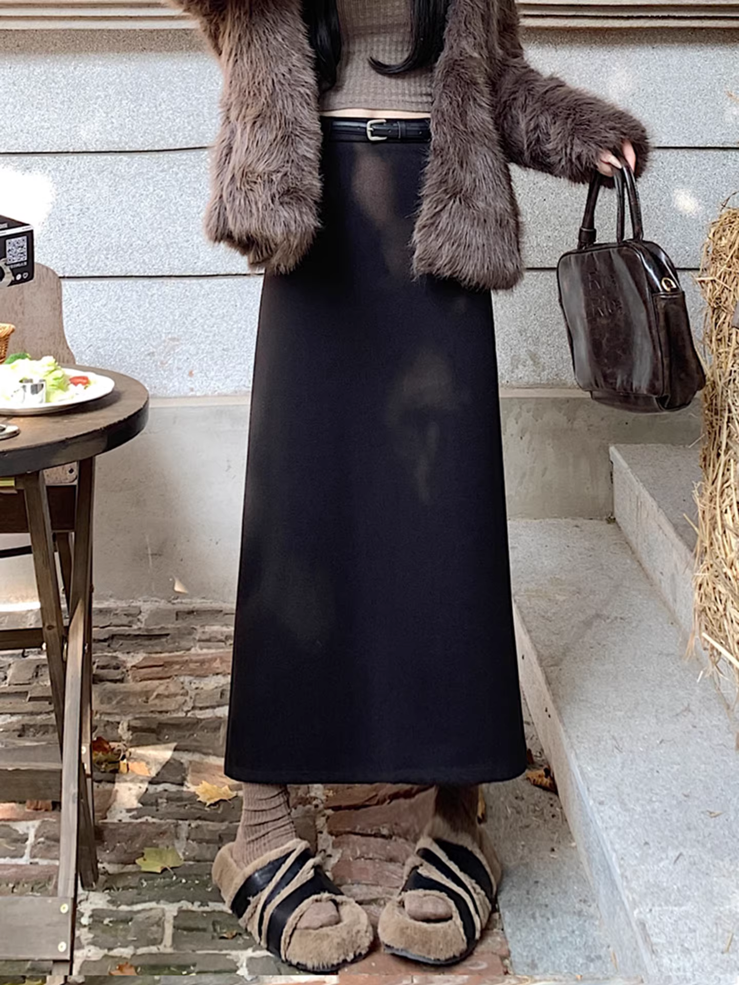 Váy midi len đen cao eo dáng ôm La Chapelle dành cho nữ, thiết kế thu đông 2025, kiểu dáng chữ A