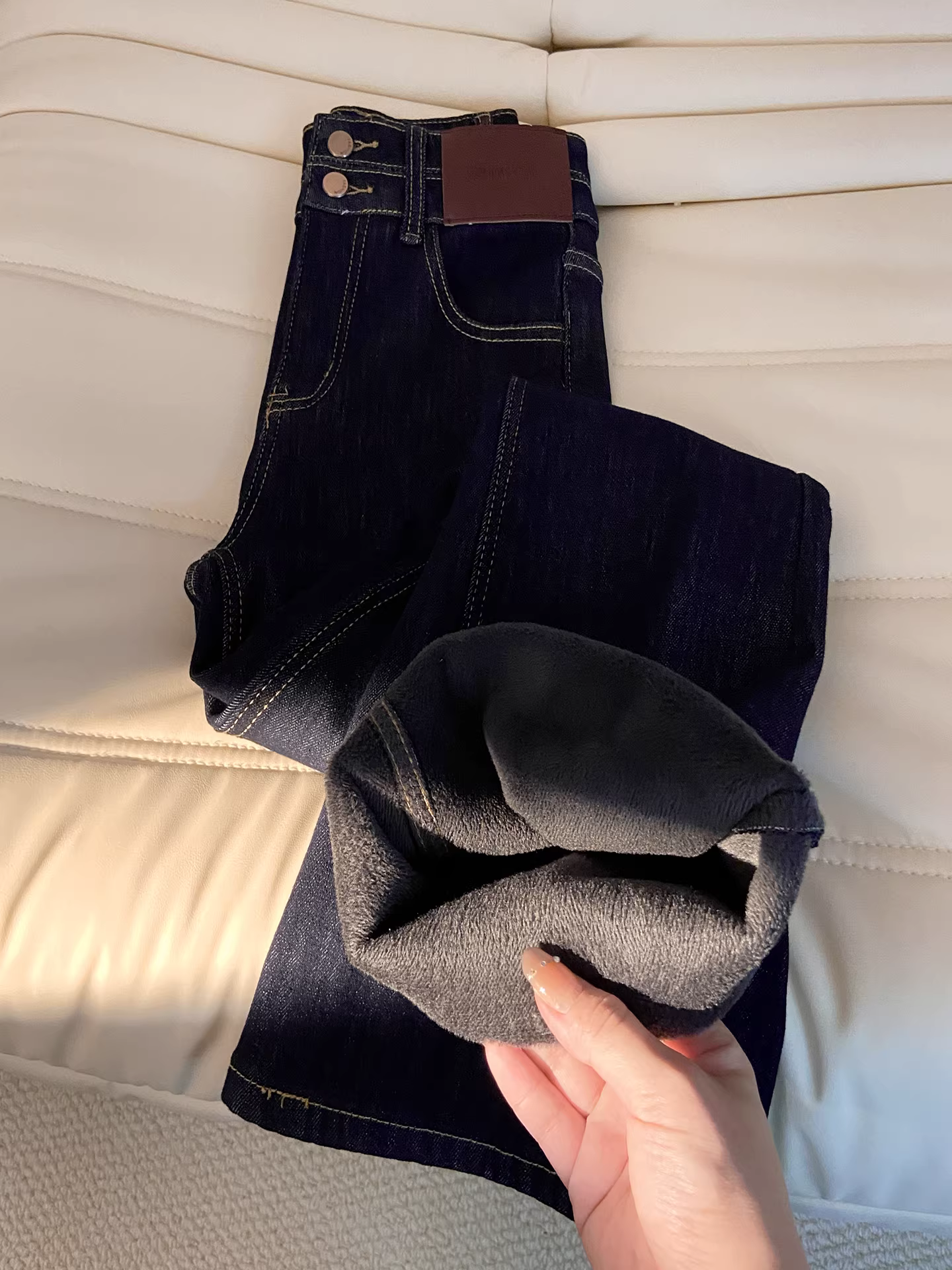 Quần jean nữ La Chapelle lót lông cừu màu sáng, dày dặn, dáng loe, kiểu mới thu đông 2025, ôm dáng, cạp cao, ống chuông