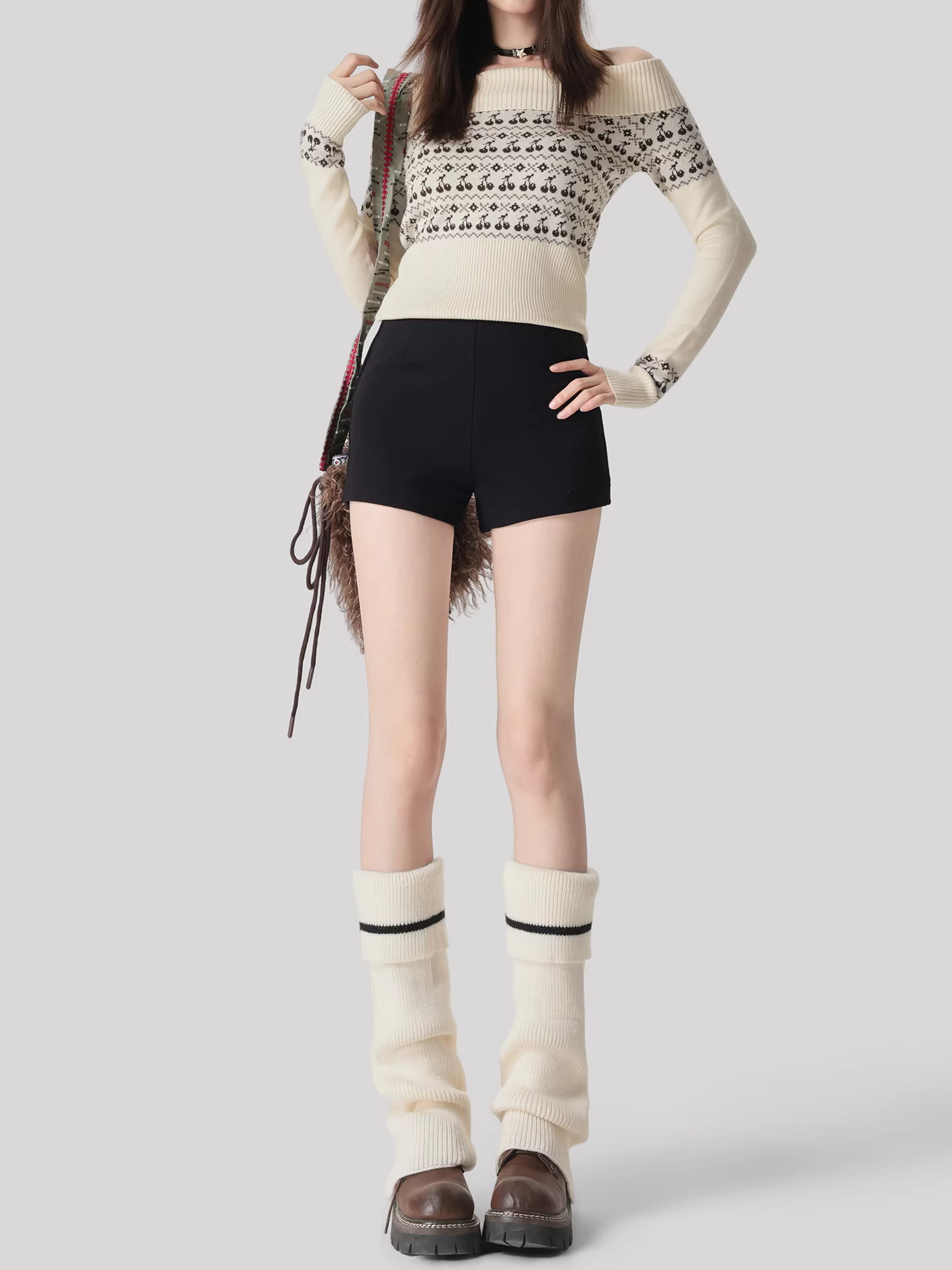 Quần short đen La Chapelle ôm sát dáng thẳng dành cho nữ, mẫu mới thu đông 2025, cạp cao, che hông, kiểu dáng chữ A