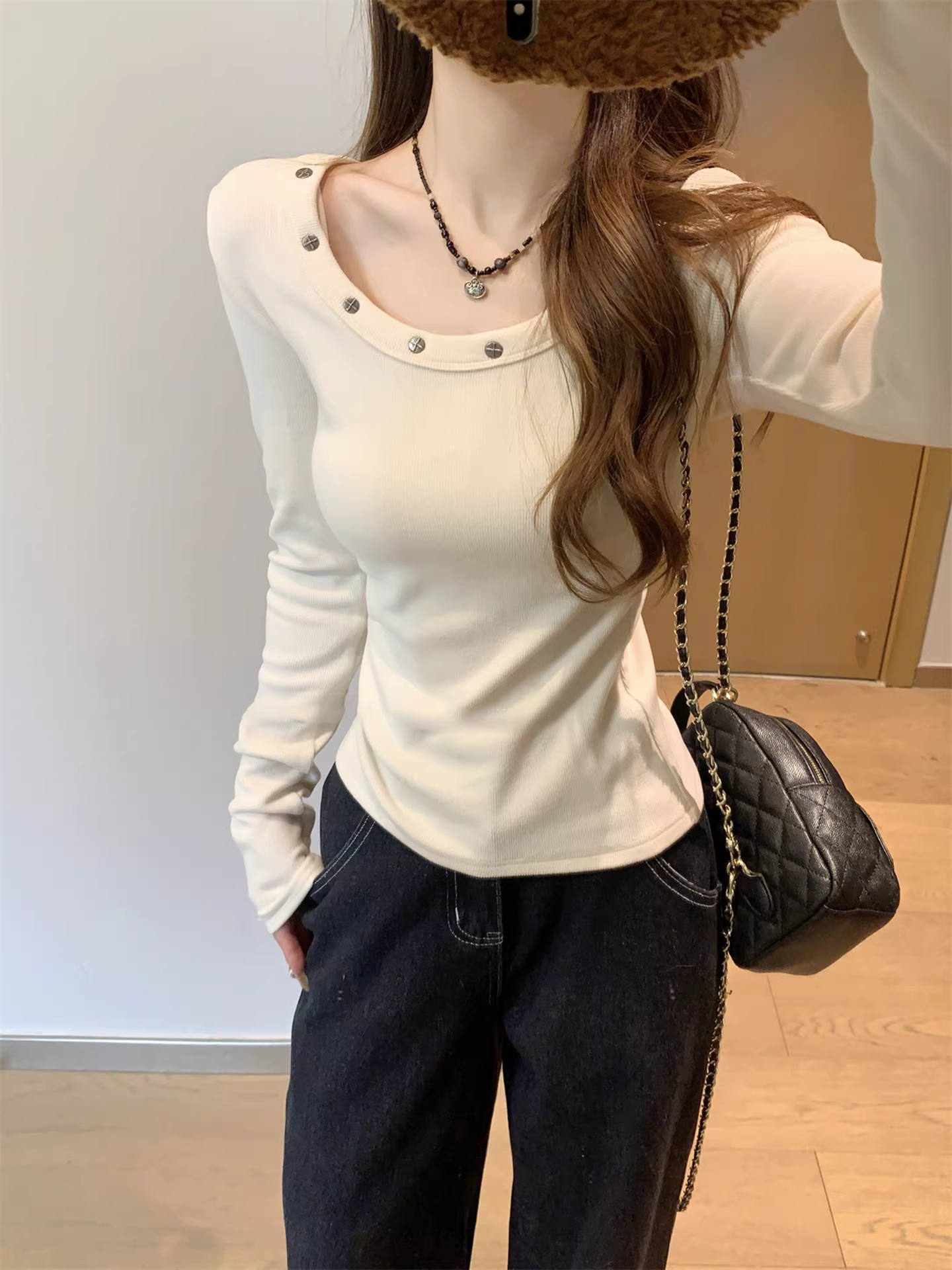 Áo thun dài tay cổ tròn màu đen La Chapelle dành cho nữ, áo lót bên trong ôm sát kiểu dáng mới thu đông 2025.