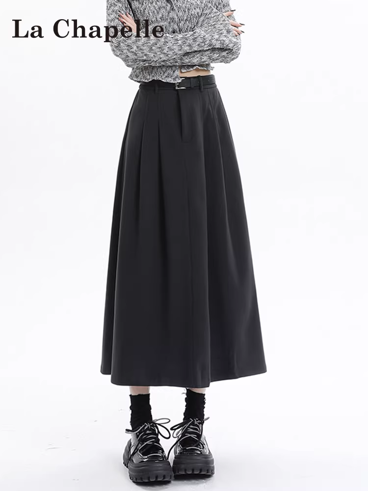 Váy xếp ly đen La Chapelle dành cho nữ, kiểu mới thu đông 2025, dáng chữ A cao eo, dài trung bình, dành cho người nhỏ nhắn.