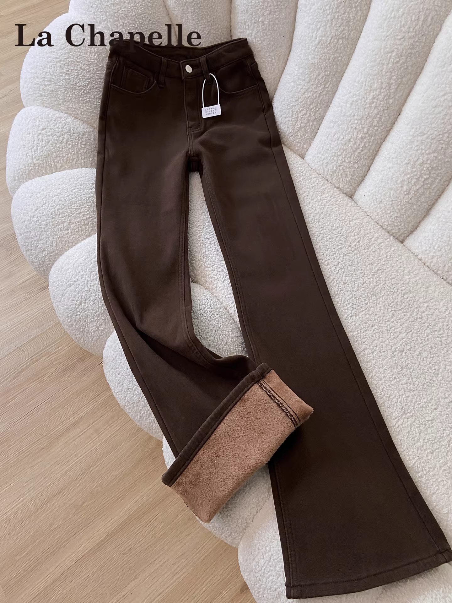 Quần jean ống loe màu cà phê dày dặn lót lông cừu La Chapelle dành cho nữ, quần ống chuông cạp cao mùa thu đông 2025 dành cho người nhỏ nhắn.