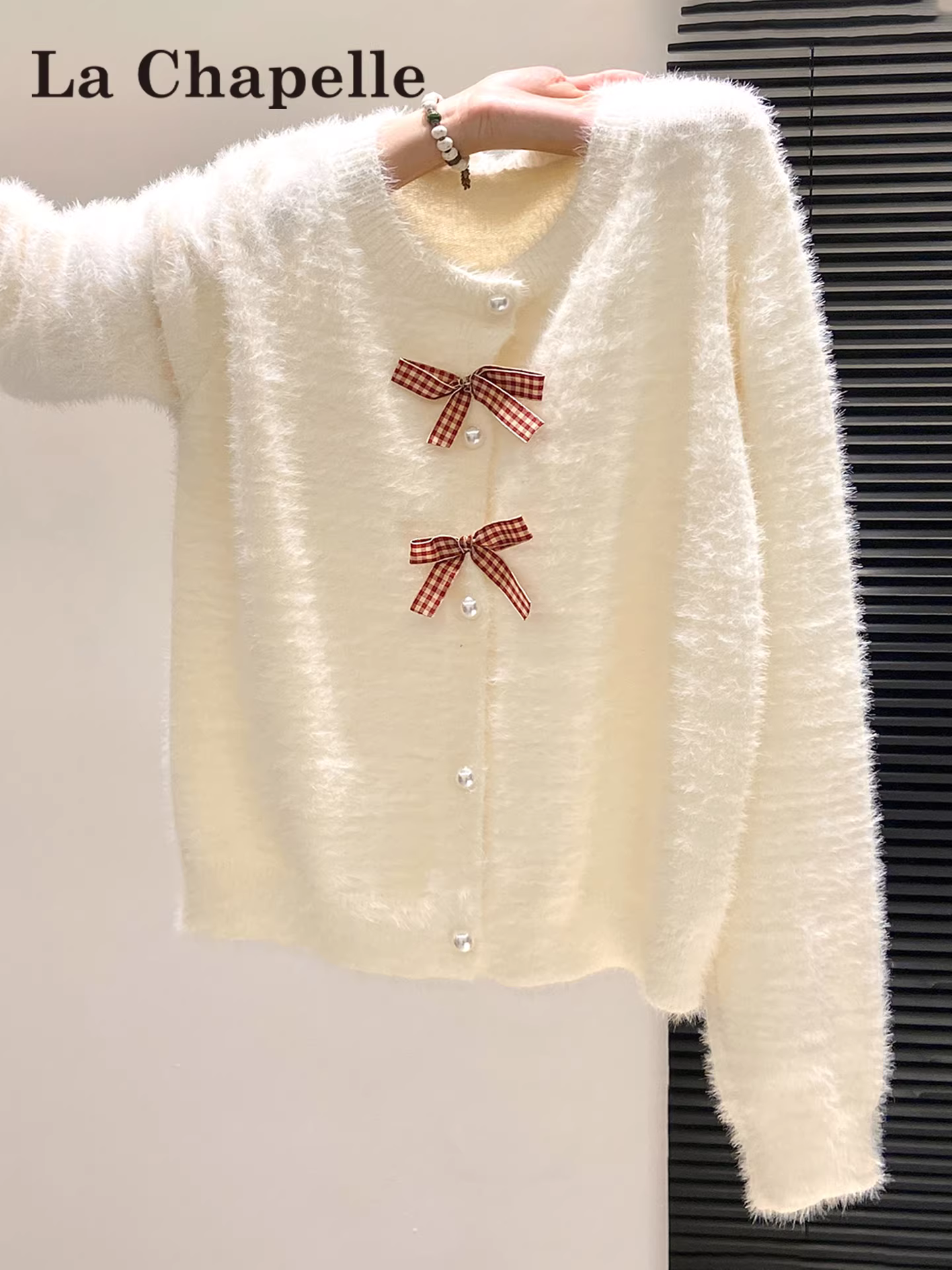 Áo cardigan len dệt kim cổ tròn dài tay màu trắng La Chapelle dành cho nữ, mẫu mới thu đông 2025, kiểu dáng nhỏ nhắn