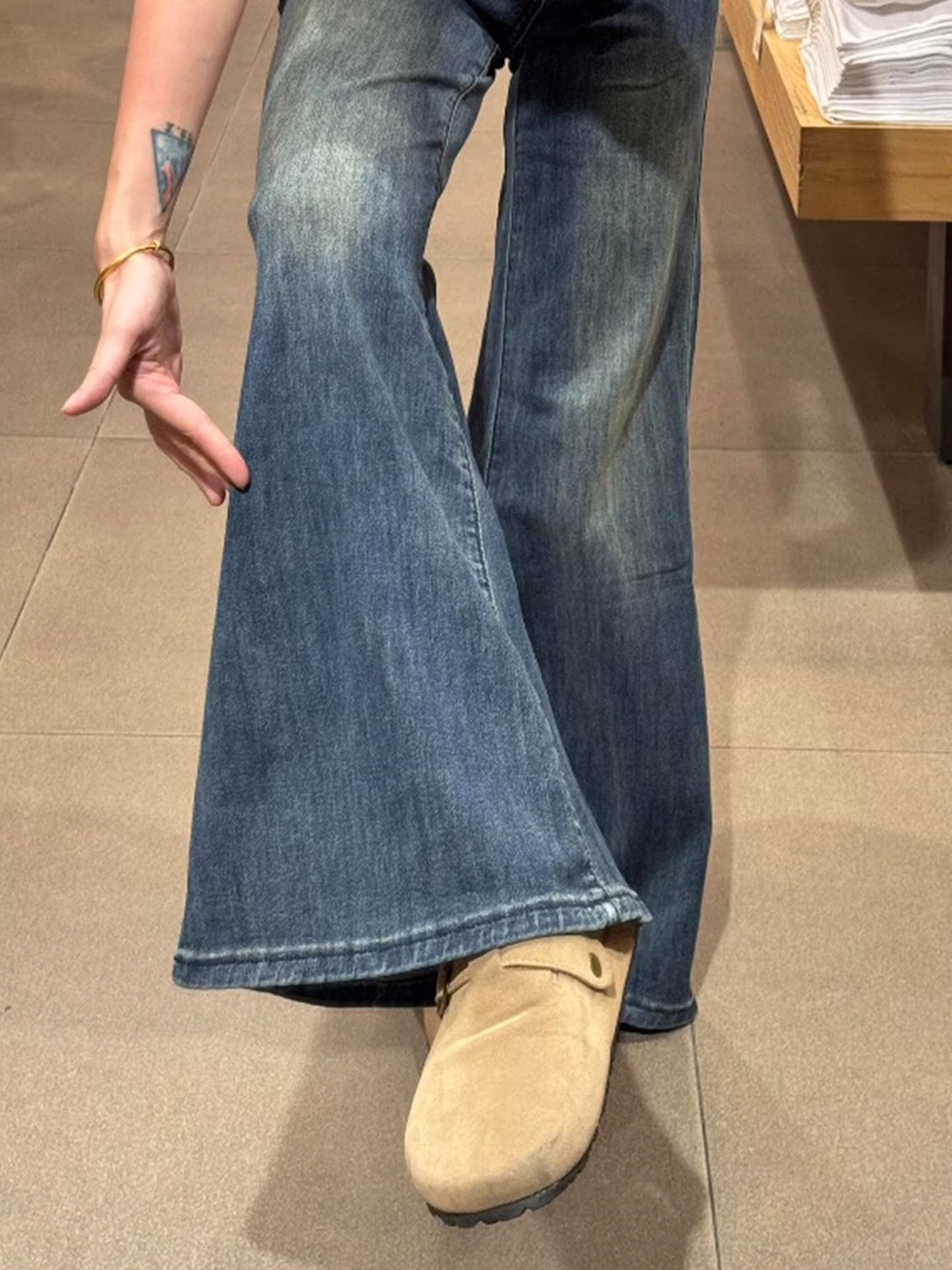 Quần jeans ống loe dày dặn lót lông cừu La Chapelle dành cho nữ, mẫu mới thu đông 2025, không bó sát