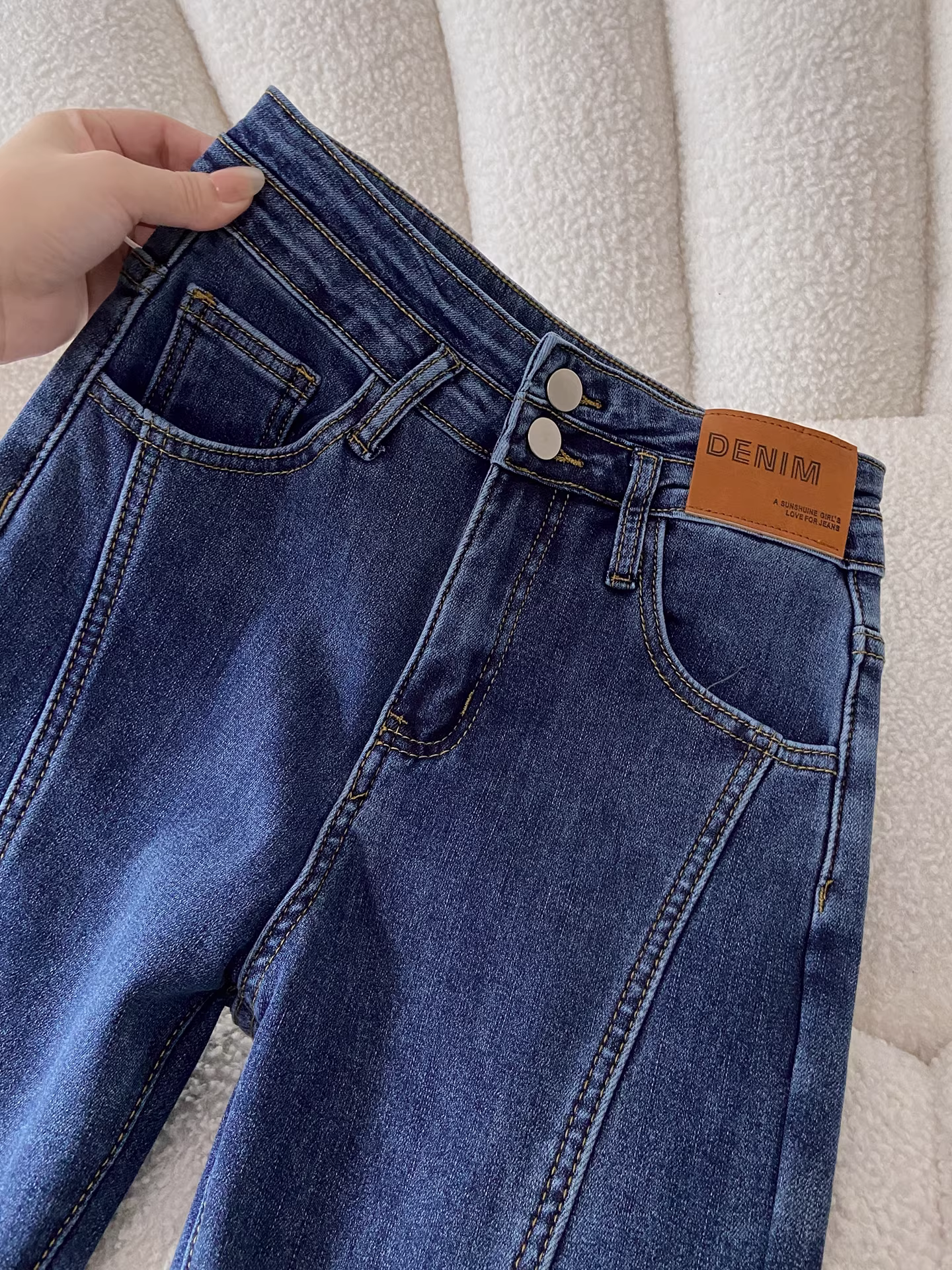 Quần jeans ống loe lót lông cừu La Chapelle dành cho nữ, mẫu mới thu đông 2025, cạp cao, dáng nhỏ nhắn