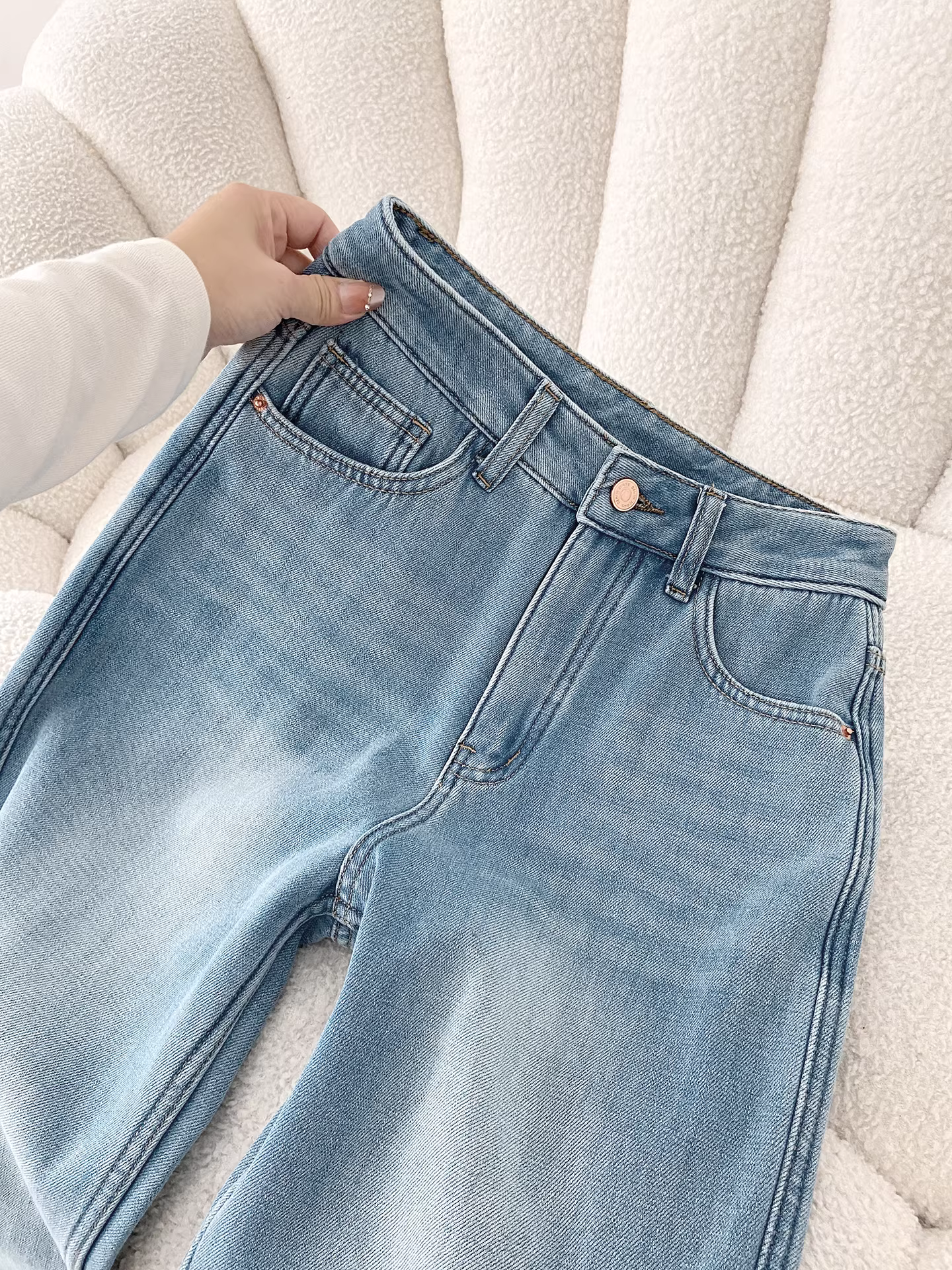 Quần jeans ống rộng dày dặn lót lông màu cà phê La Chapelle dành cho nữ, mẫu mới thu đông 2025, dáng rộng, cạp cao, thẳng.