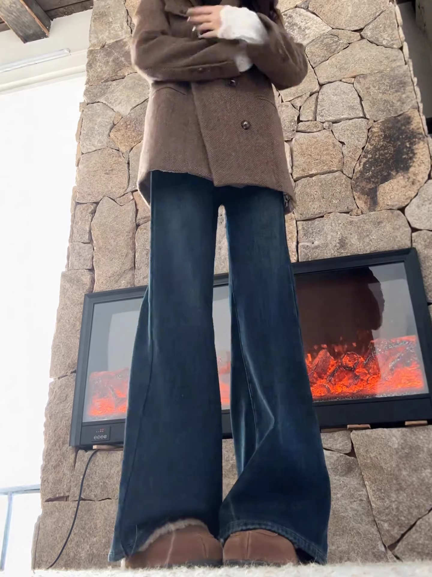 Quần jeans nữ La Chapelle màu xanh đậm, lót lông cừu, dày dặn, dáng loe, kiểu mới thu đông 2025, cạp cao, ôm dáng, ống chuông