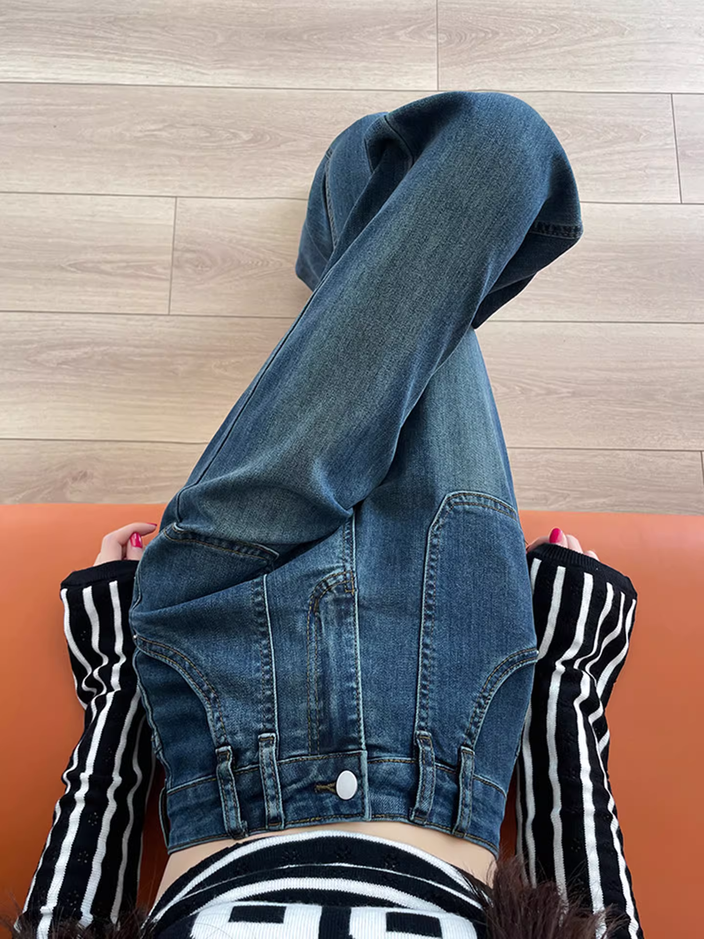 Quần jean La Chapelle lót lông cừu, không bó sát, hơi loe dành cho nữ, quần ống loe cạp cao tôn dáng mùa thu đông 2025.