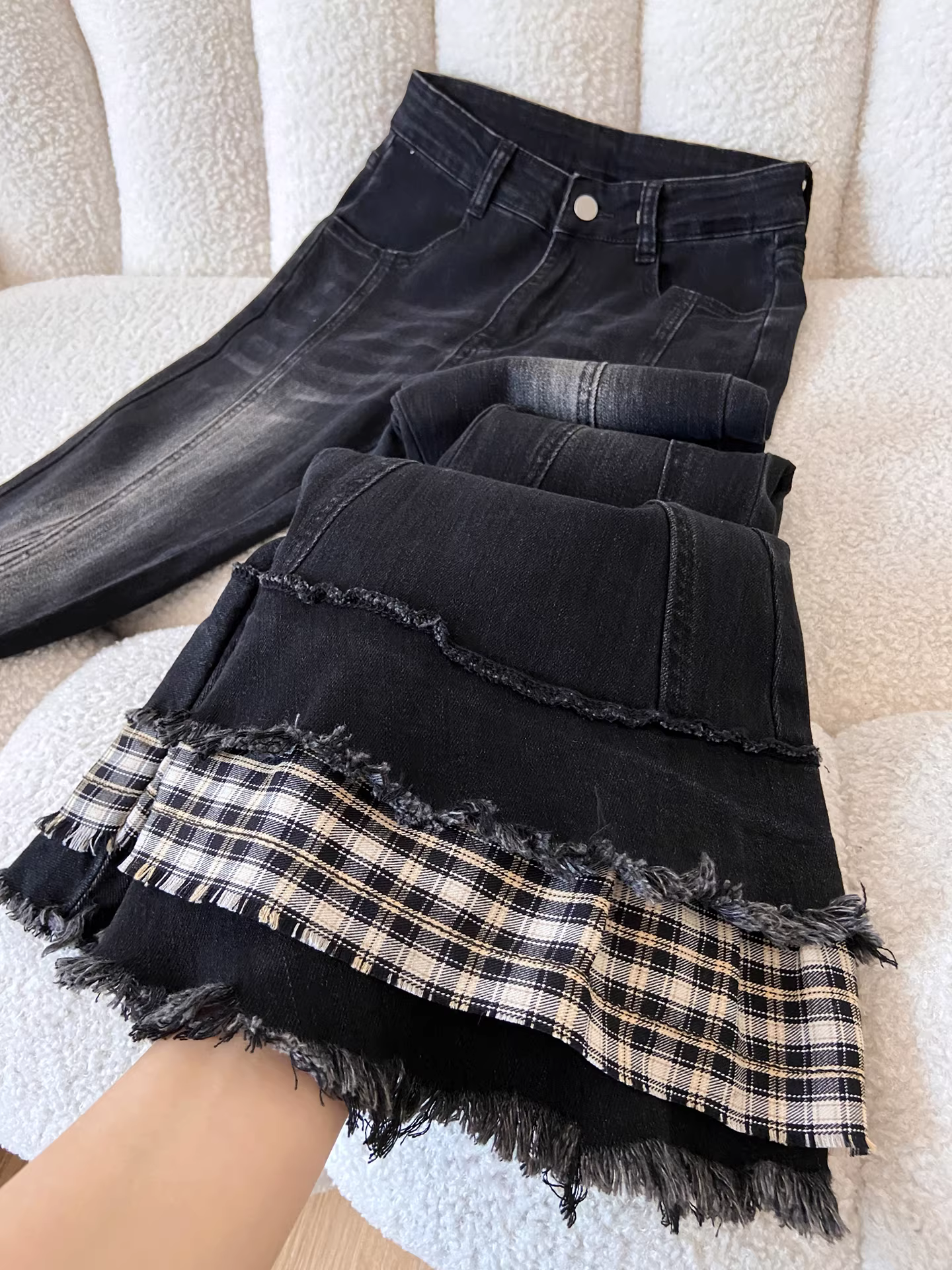 Quần jeans đen kiểu Mỹ dáng loe La Chapelle dành cho nữ, mẫu mới thu đông 2025, cạp cao, phối vải tua rua, kiểu chuông