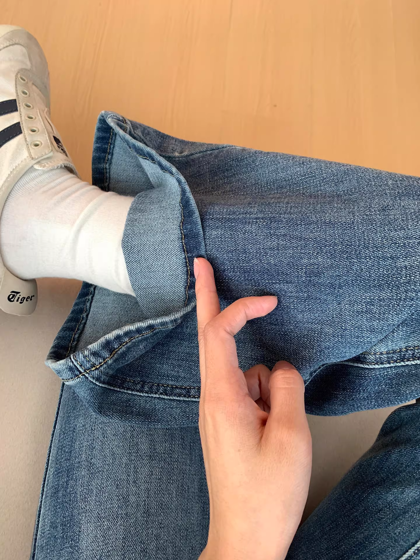 Quần jeans La Chapelle dáng ôm, co giãn, ống loe dành cho nữ, mẫu mới thu đông 2025, kiểu retro, cạp cao, tôn dáng, ống chuông