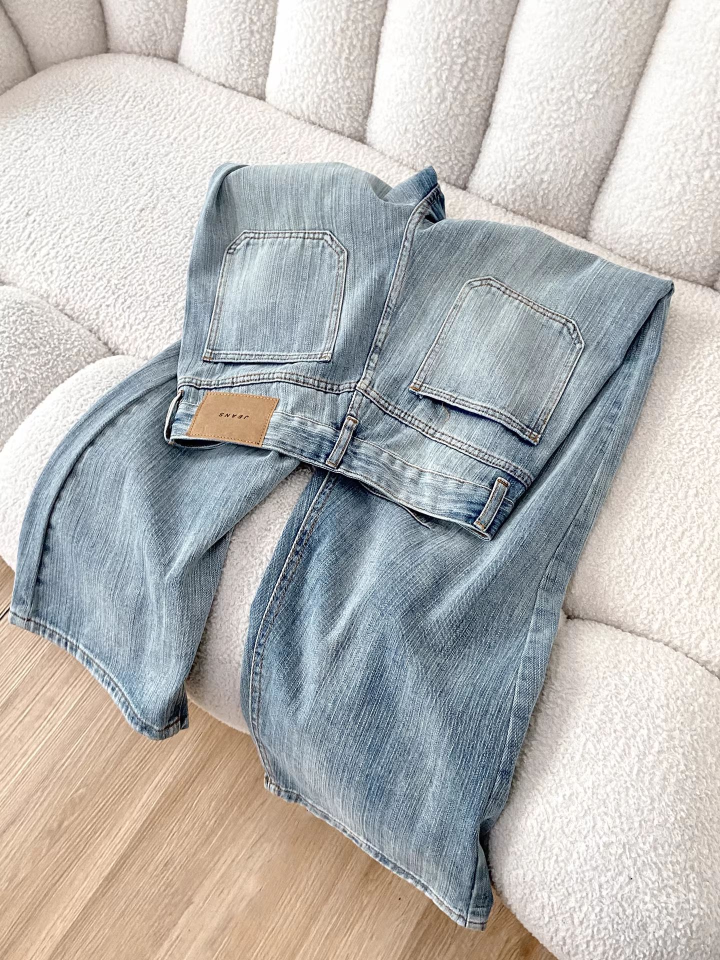Quần jeans ống rộng họa tiết tre màu sáng La Chapelle dành cho nữ, mẫu mới thu đông 2025, cạp cao, dáng thẳng, size nhỏ nhắn