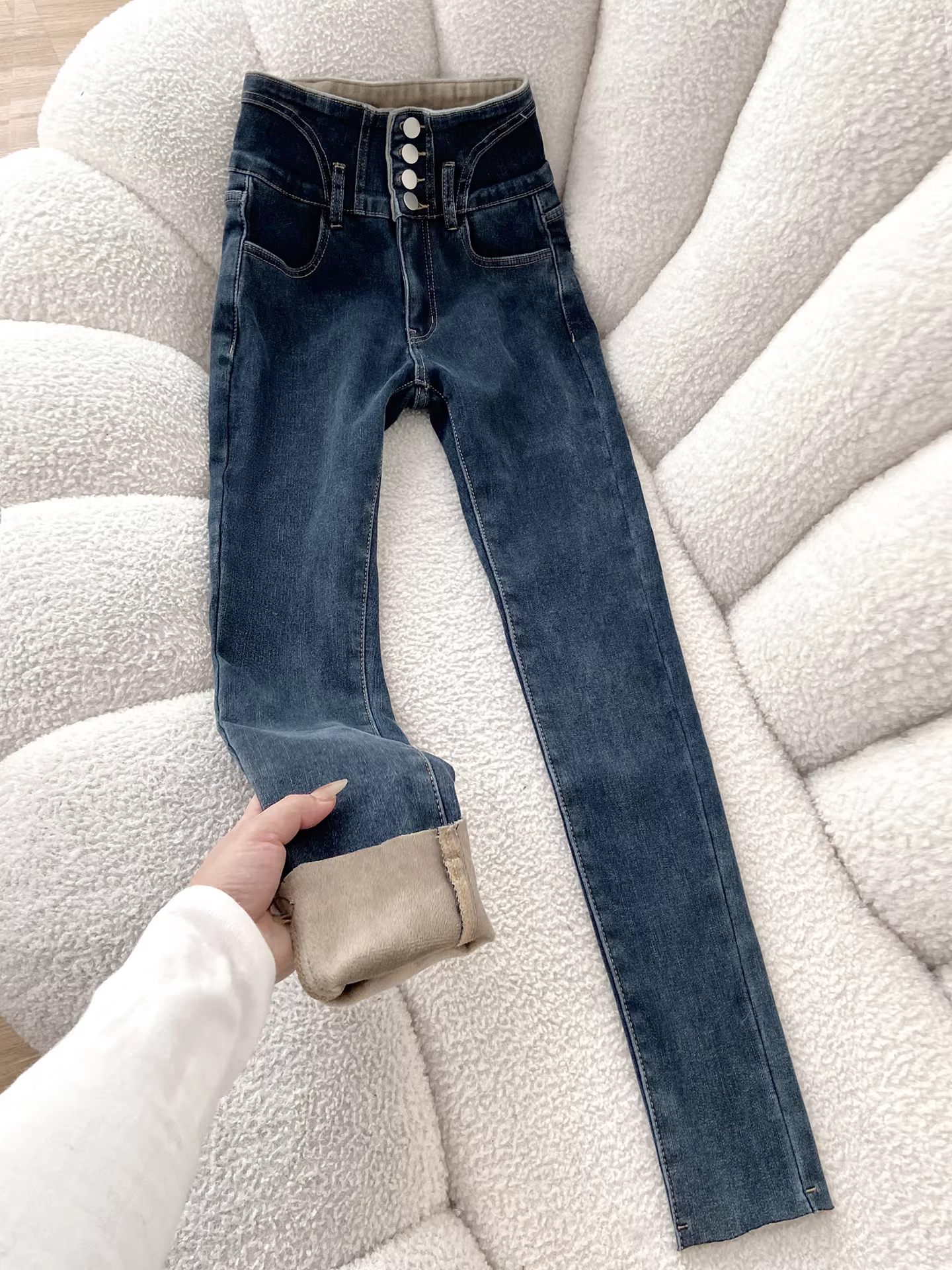 Quần jean nữ La Chapelle kiểu dáng ôm sát, lót lông dày dặn, nhiều khuy, cạp cao, mùa thu đông 2025