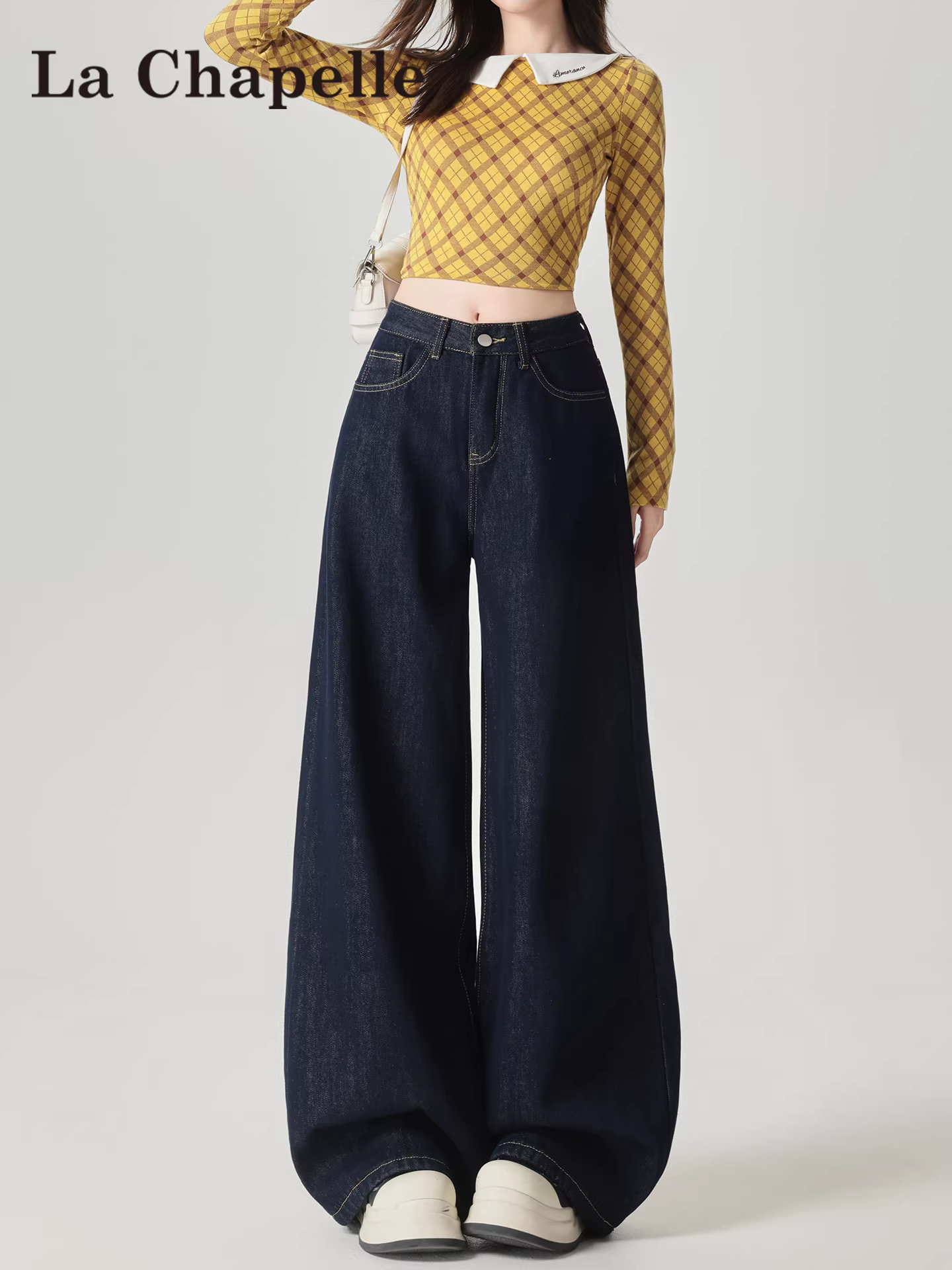 Quần jeans La Chapelle màu xanh đậm, cạp cao, ống rộng dành cho nữ, mẫu mới thu đông 2025, kiểu dáng nhỏ nhắn, tôn dáng, thẳng.