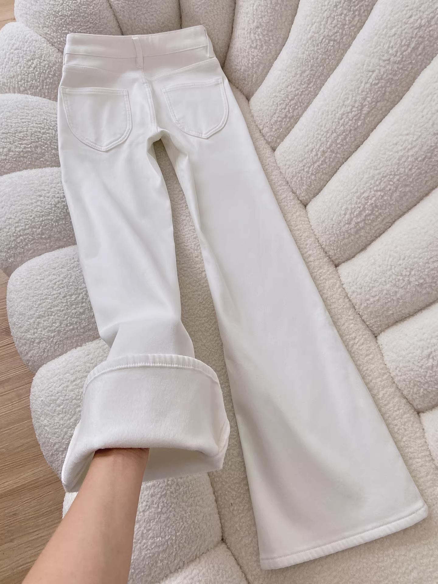 Quần jeans trắng La Chapelle dáng loe nữ 2025 mới thu đông, cạp cao, ôm dáng, lót lông, không bó sát