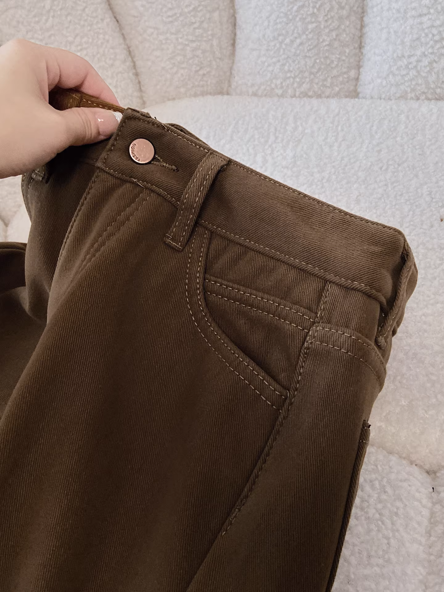 Quần jean nữ La Chapelle cạp cao, lót lông cừu, màu cà phê, dáng loe, kiểu mới thu đông 2025, quần loe không bó sát