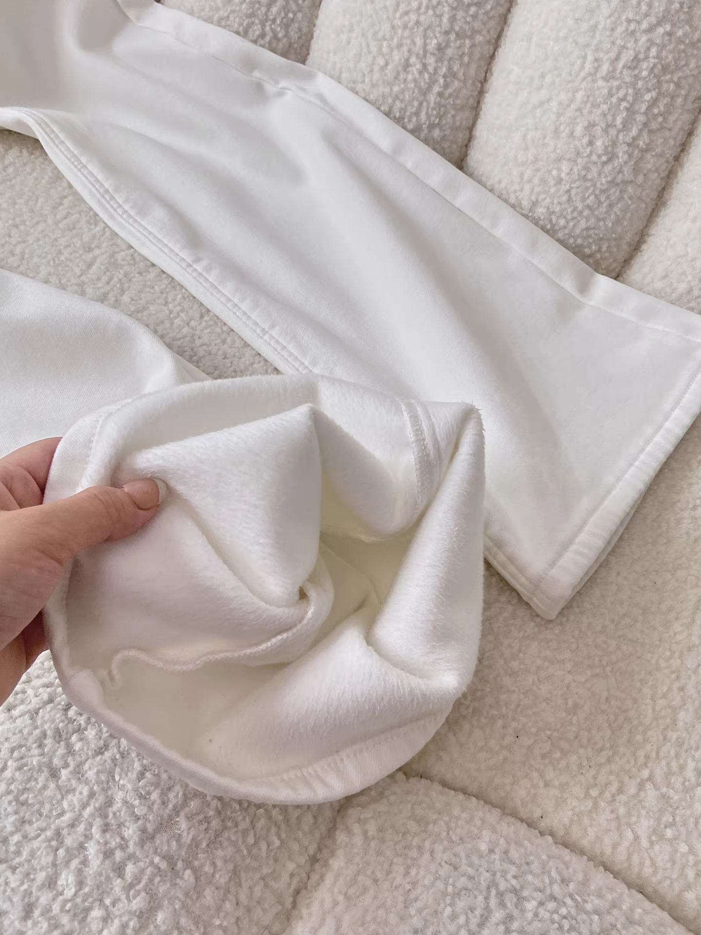 Quần jeans trắng La Chapelle dáng loe nữ 2025 mới thu đông, cạp cao, ôm dáng, lót lông, không bó sát