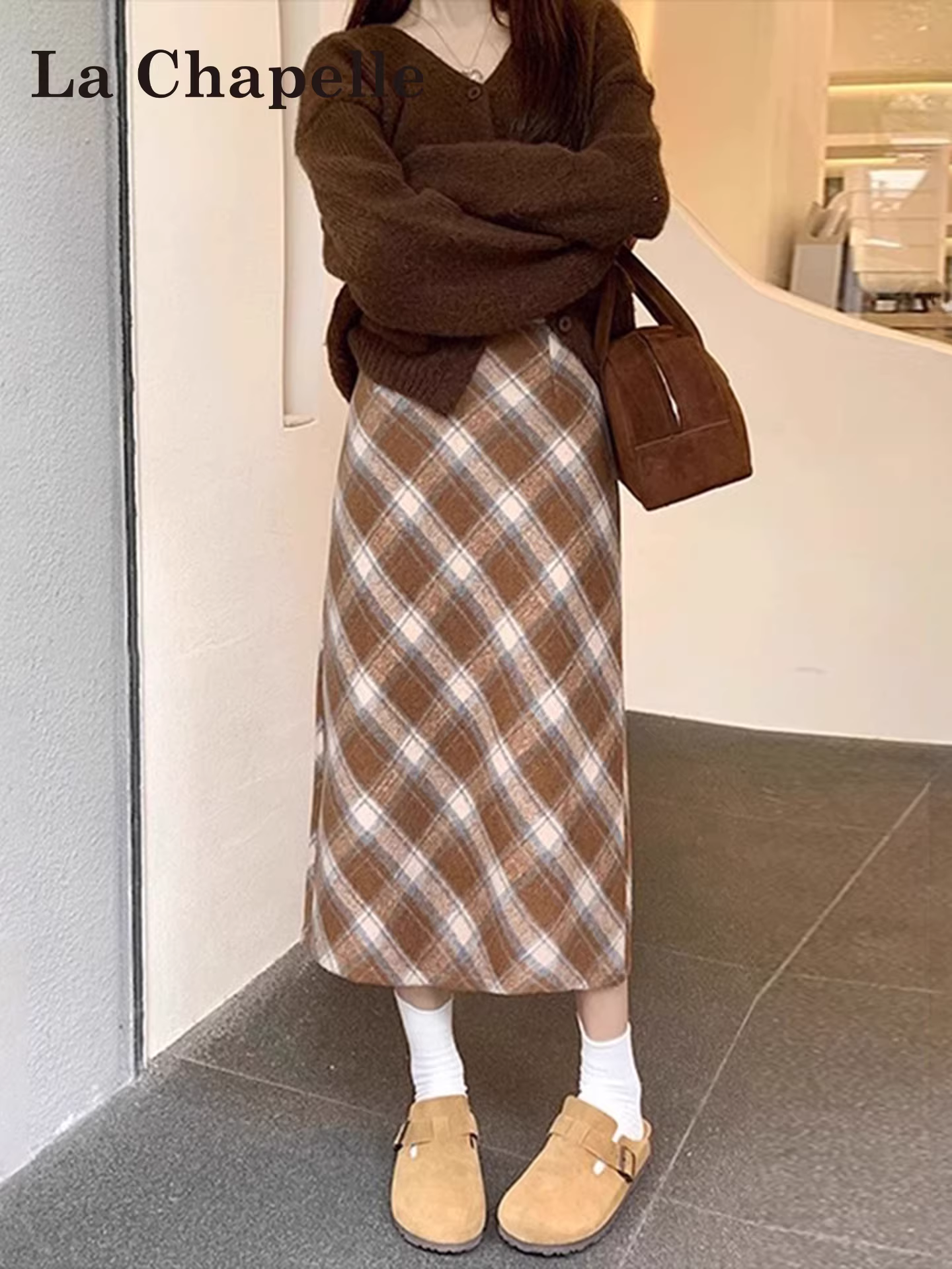 Váy len kẻ caro màu kaki La Chapelle dành cho nữ, mẫu mới thu đông 2025, kiểu dáng nhỏ nhắn, thoải mái, dài ngang đùi